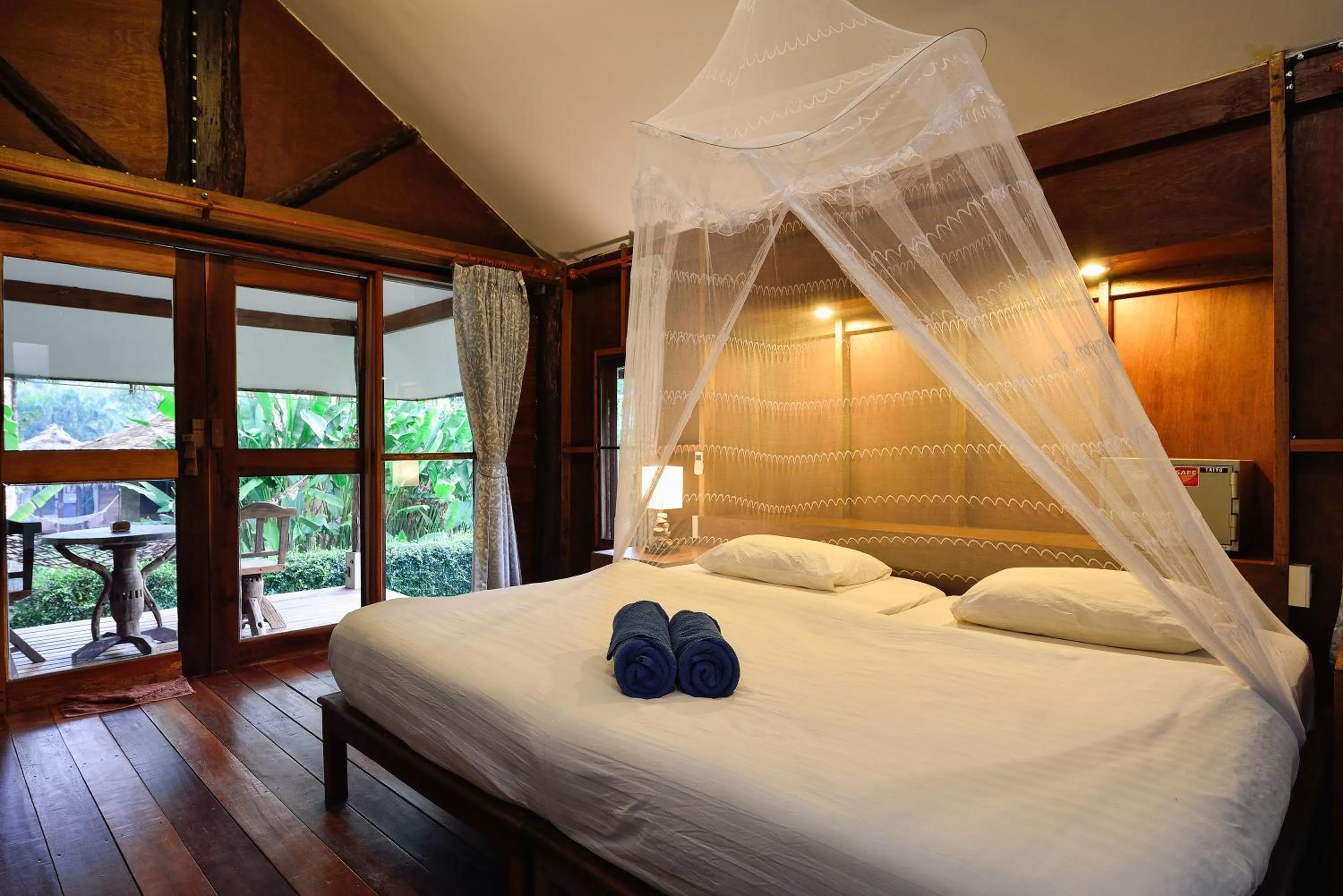 Photo of the whole room, Bed in Koh Kood Resort
