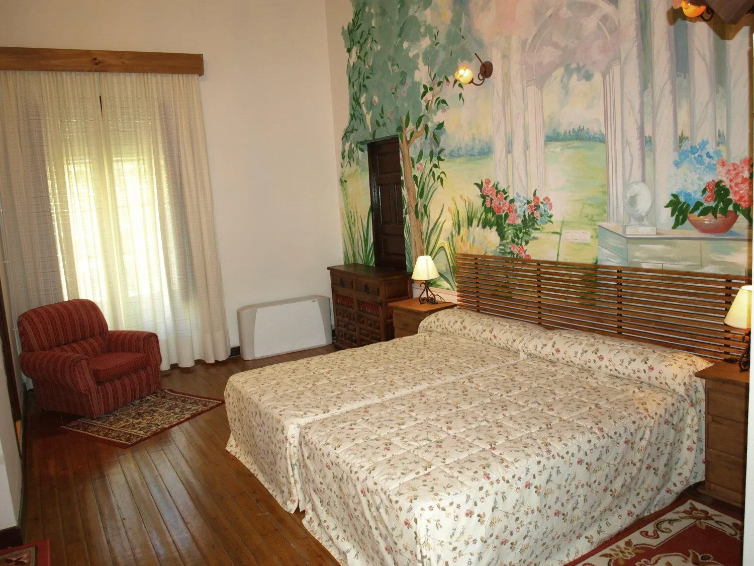 Photo of the whole room, Bed in Gran Posada La Mesnada