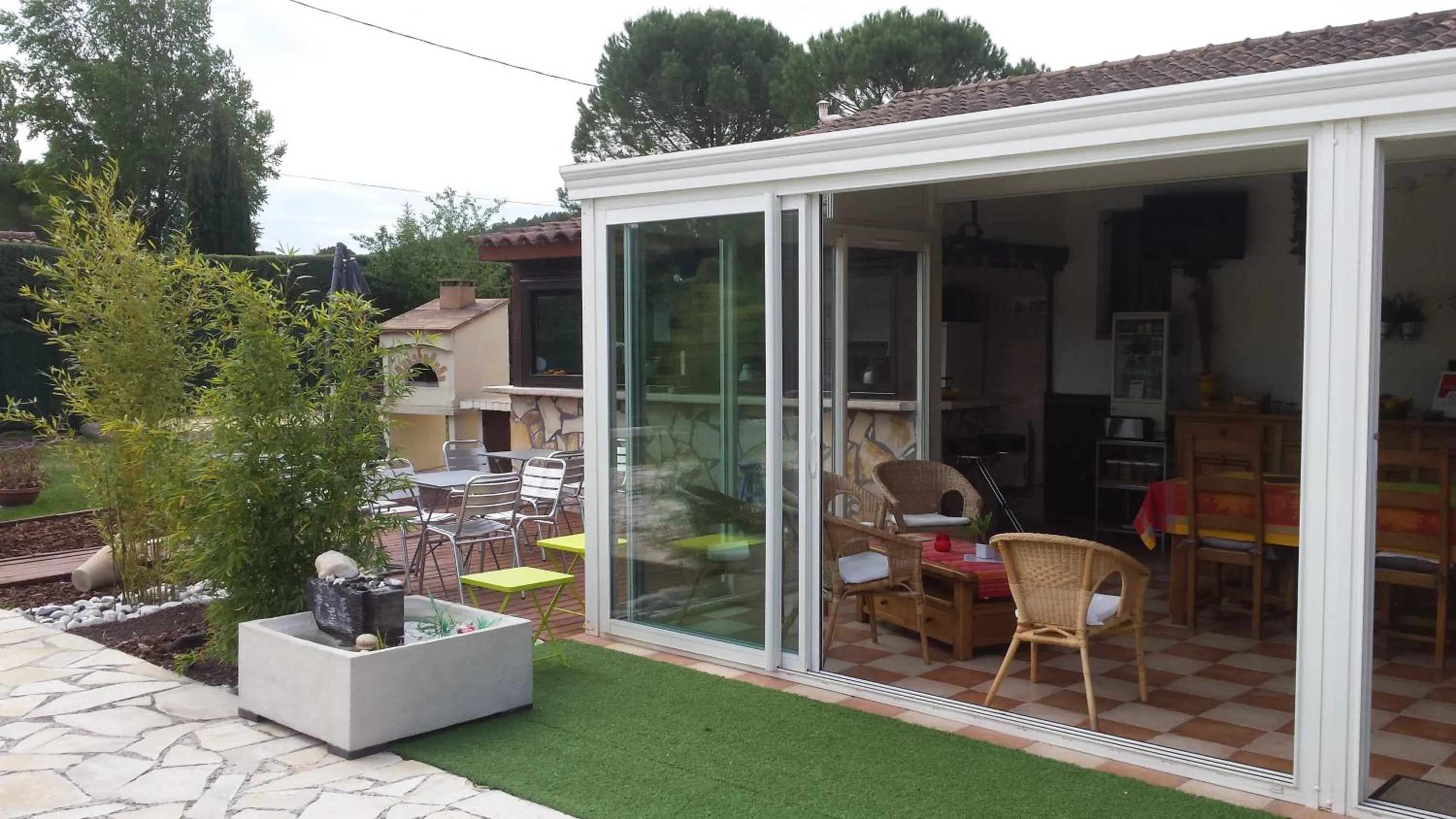 Patio in L'étape Provencale