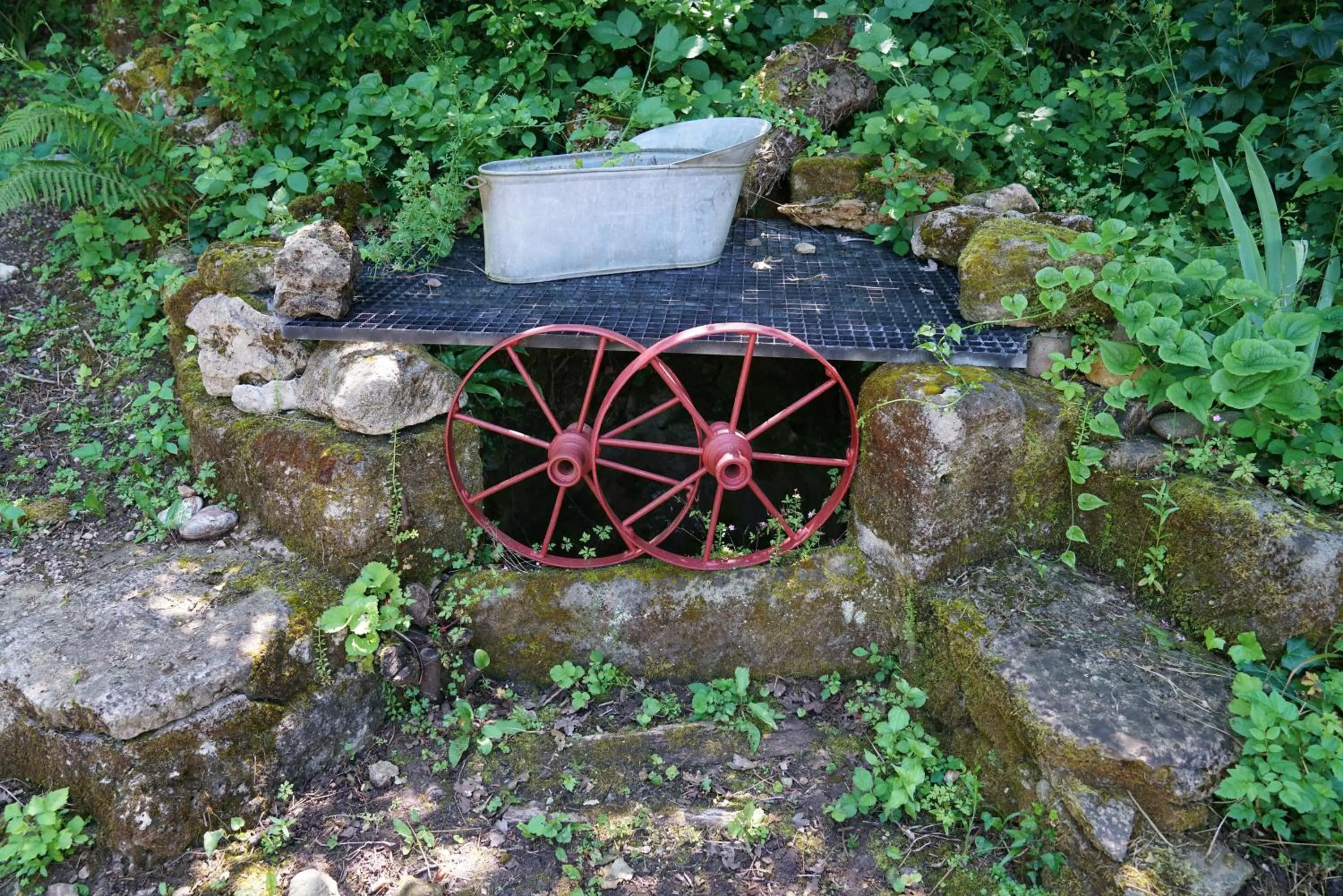 Decorative detail in Hôtel Restaurant Le Mûrier de Viels - Grand Figeac