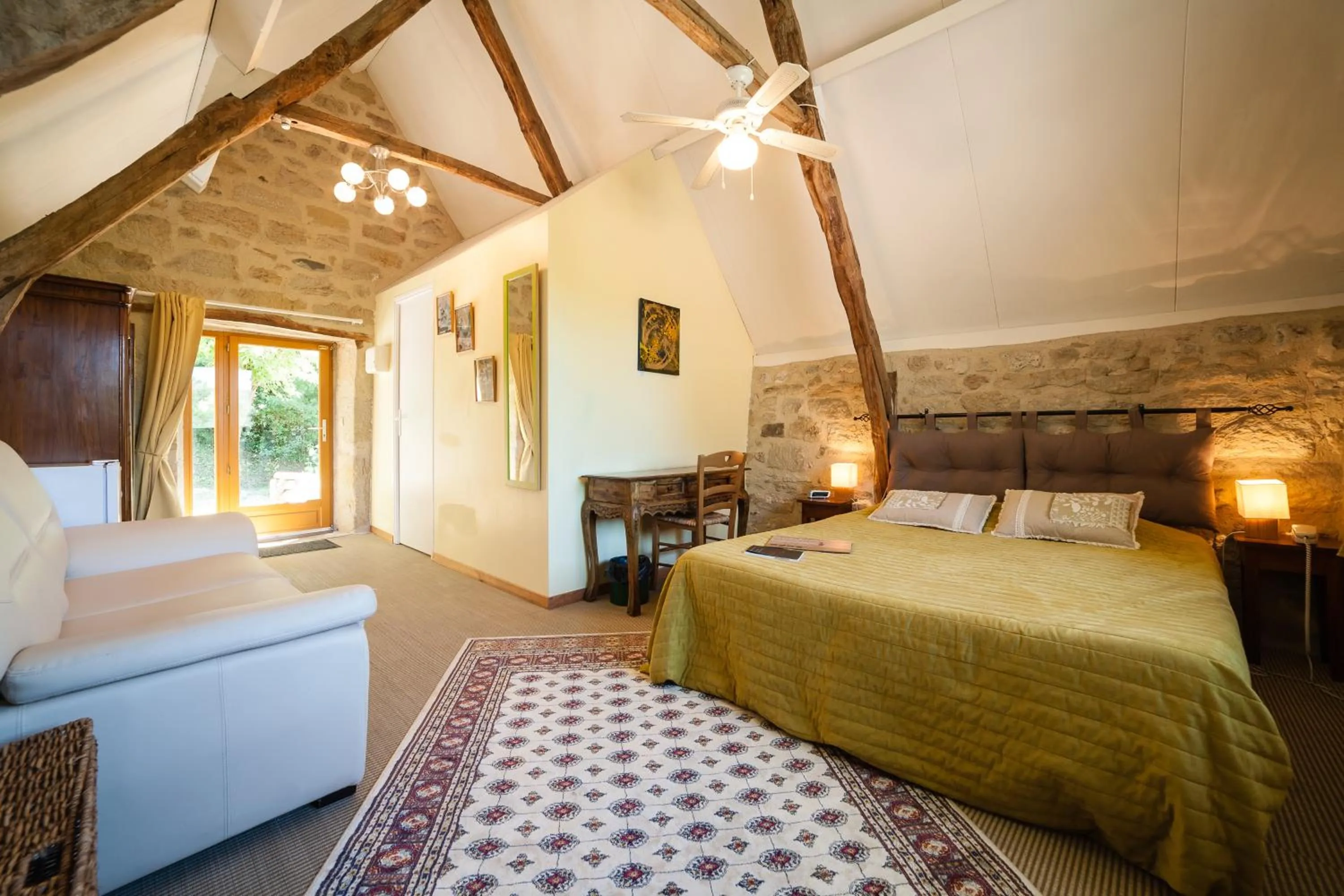 Photo of the whole room, Bed in Hôtel Restaurant Le Mûrier de Viels - Grand Figeac