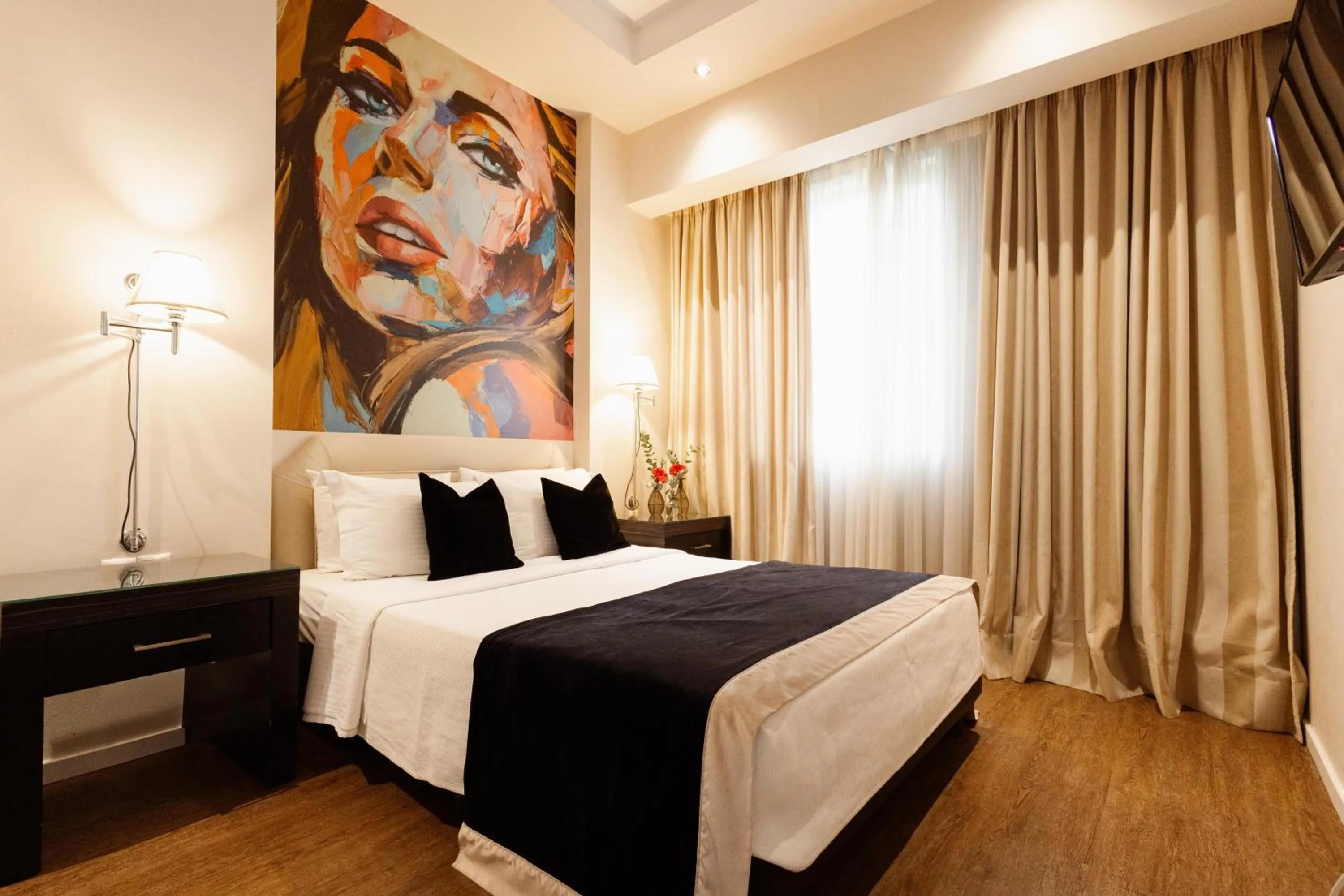 Photo of the whole room, Bed in Best Western Plus Embassy Hotel