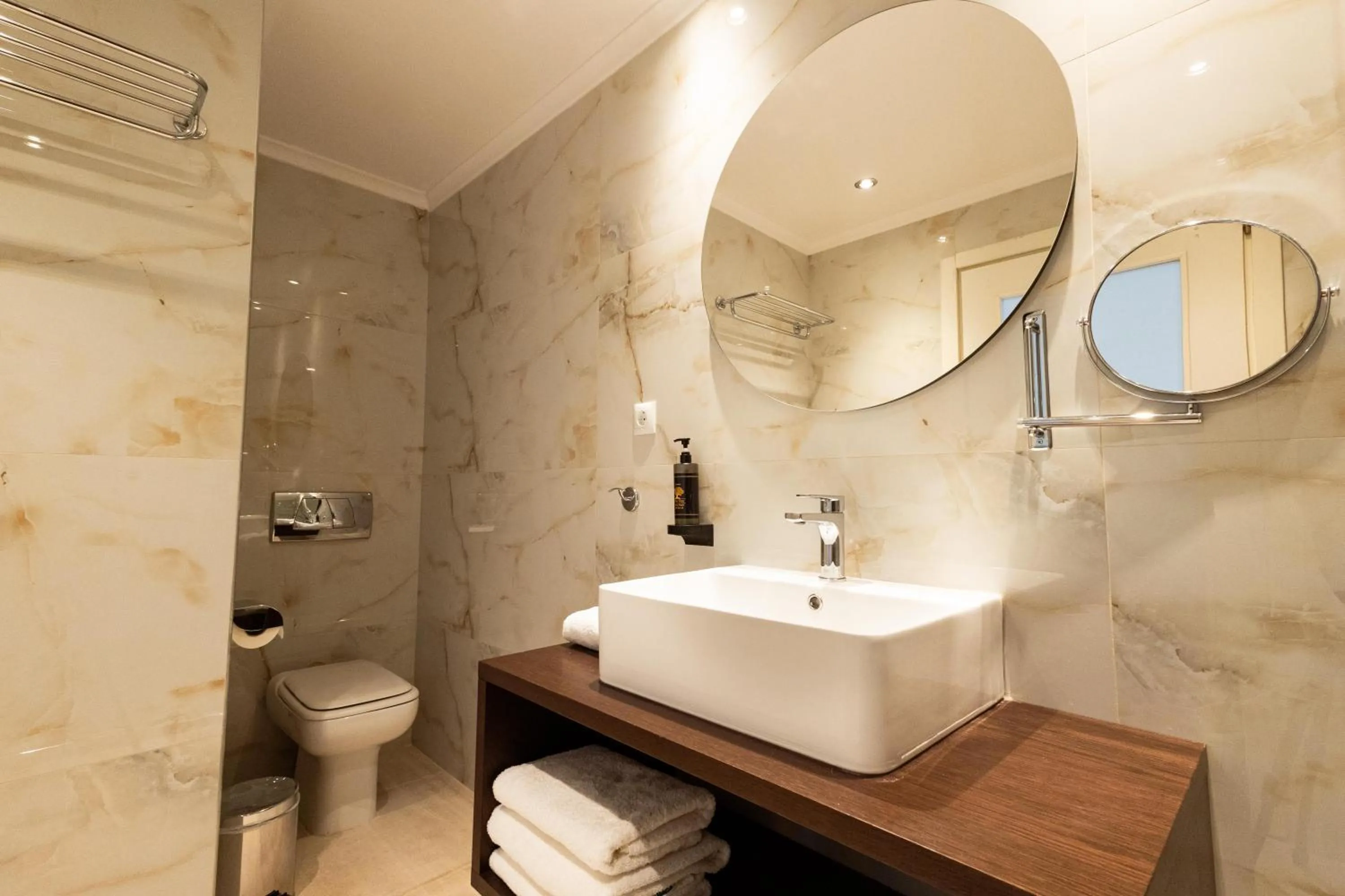 Bathroom in Best Western Plus Embassy Hotel