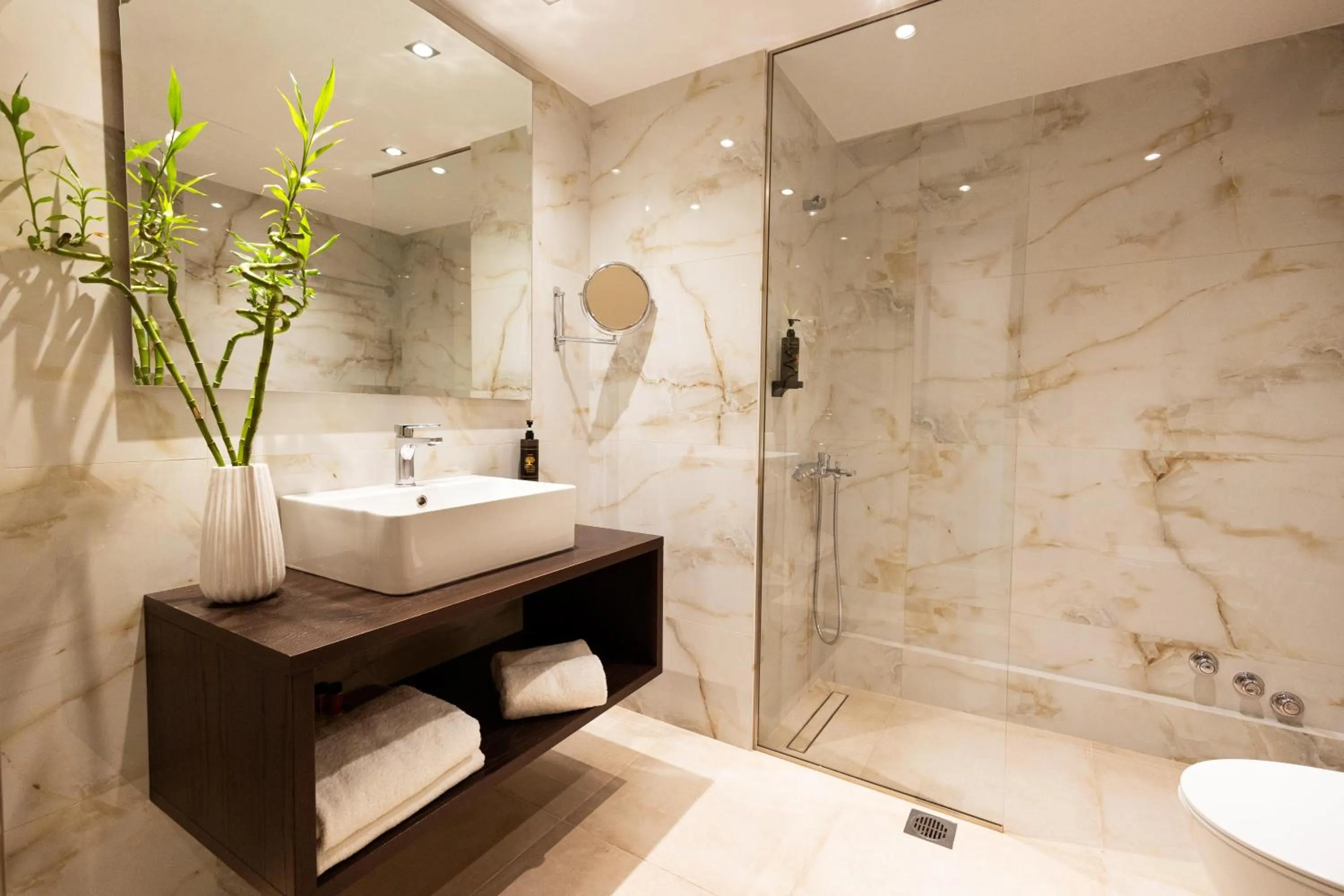 Bathroom in Best Western Plus Embassy Hotel