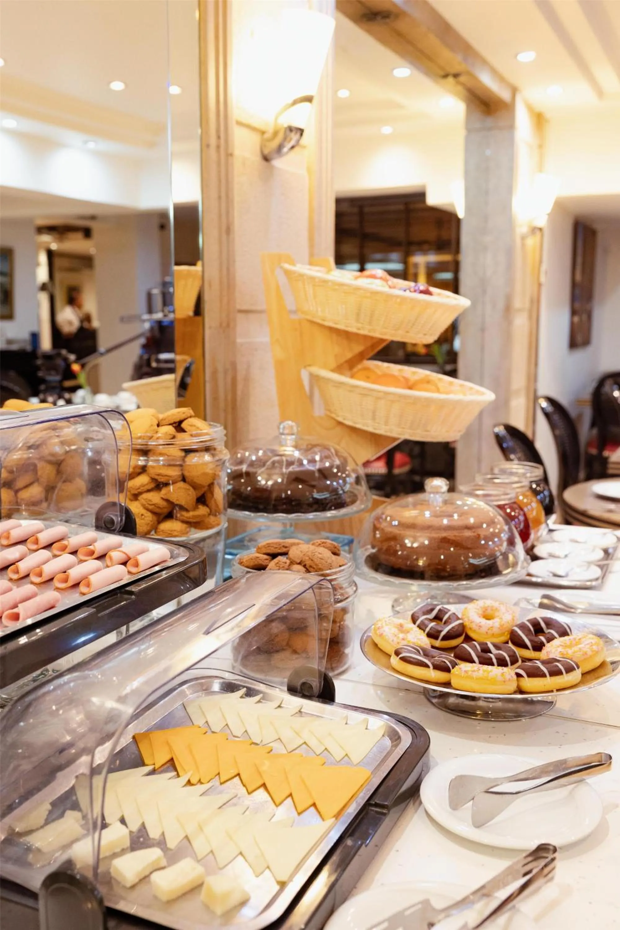 Breakfast in Best Western Plus Embassy Hotel