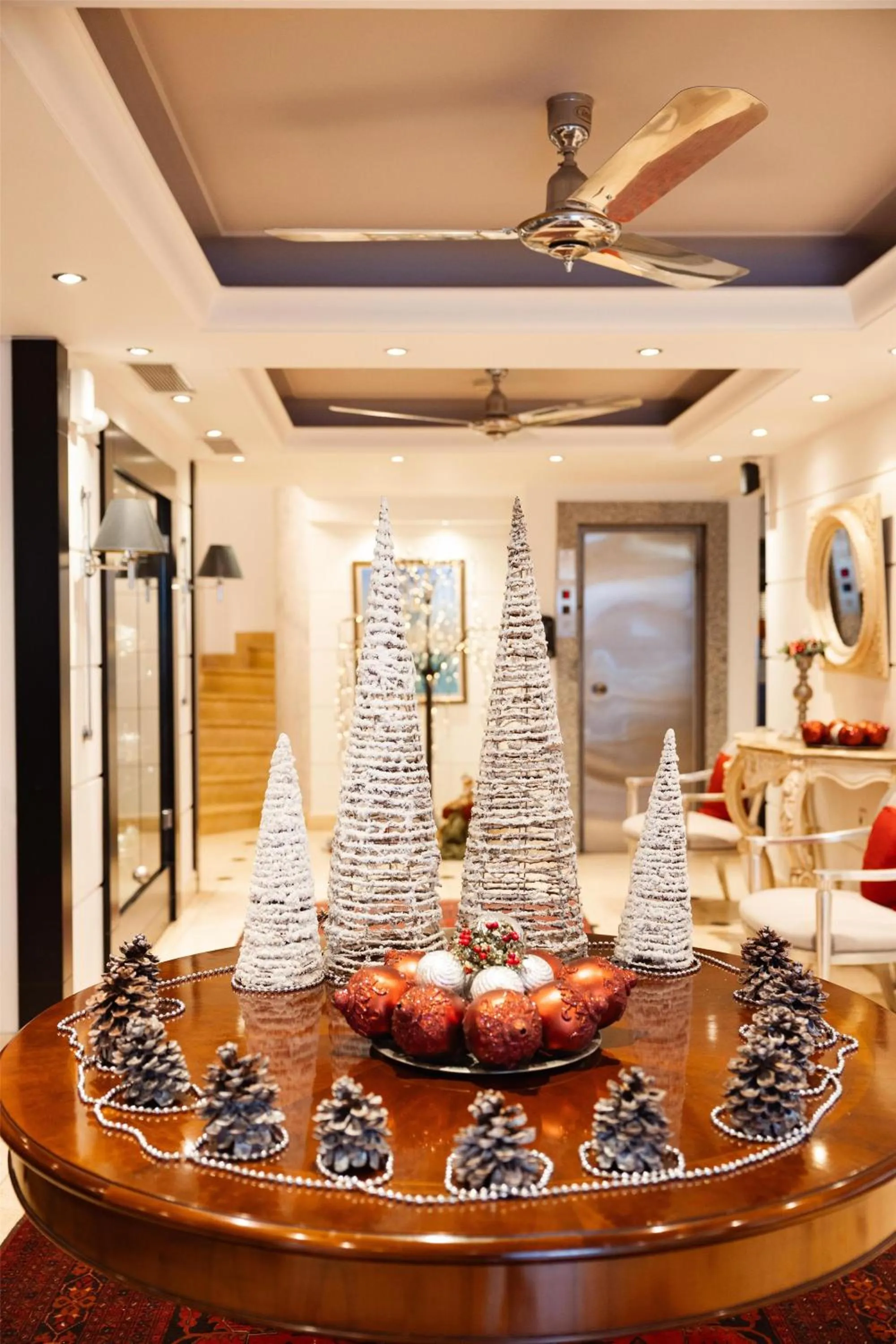 Lobby or reception in Best Western Plus Embassy Hotel