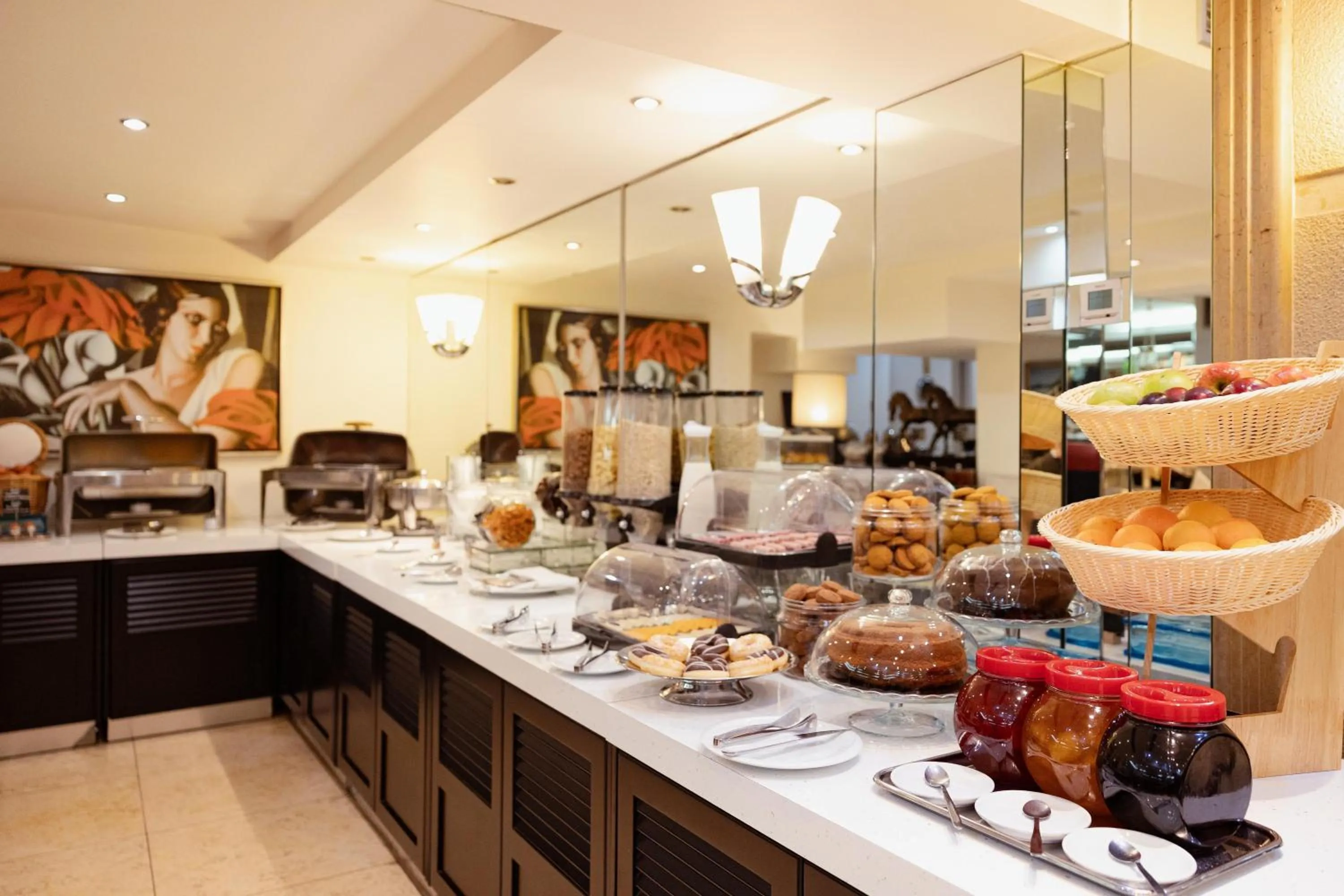 Breakfast in Best Western Plus Embassy Hotel