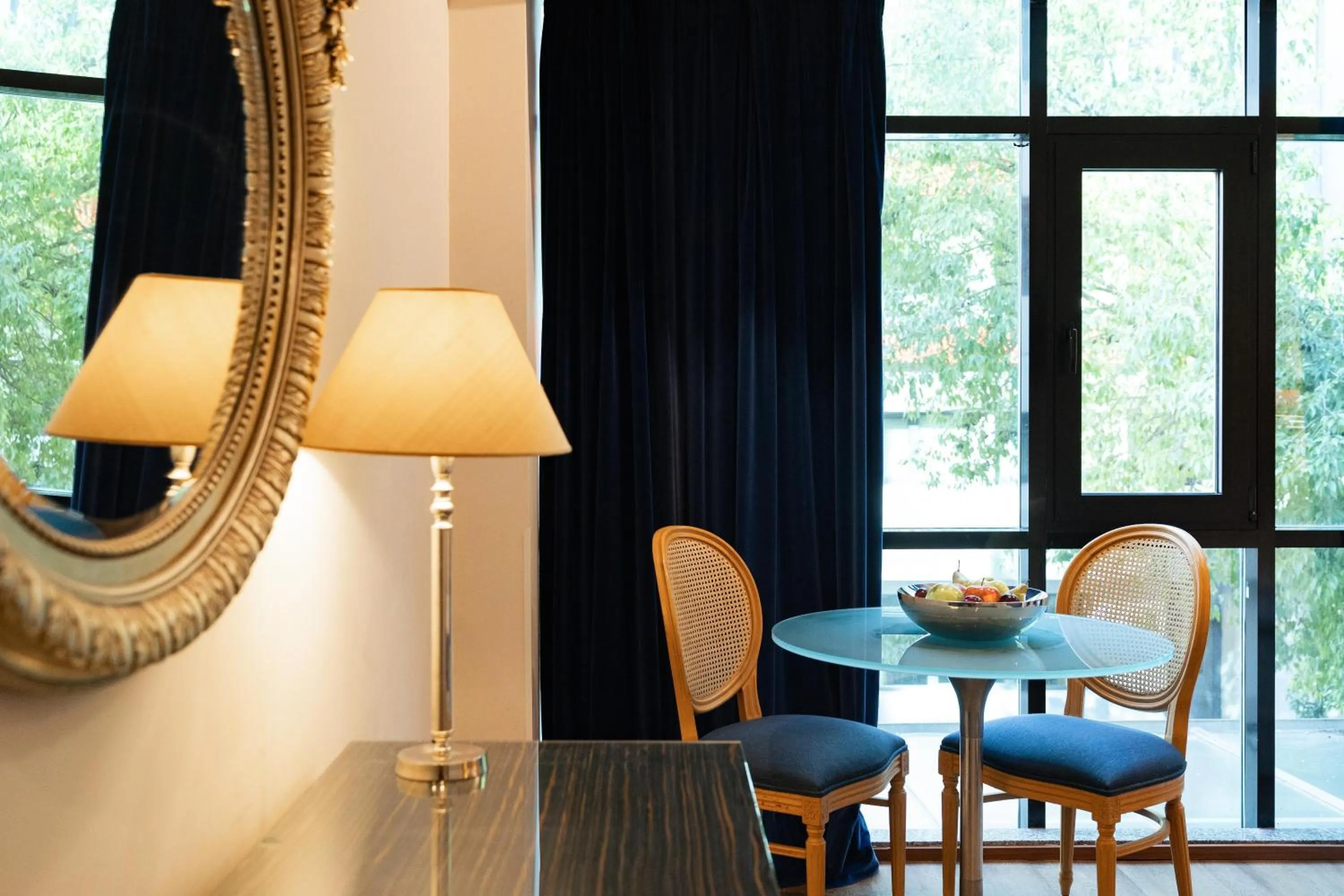 Bedroom in Best Western Plus Embassy Hotel