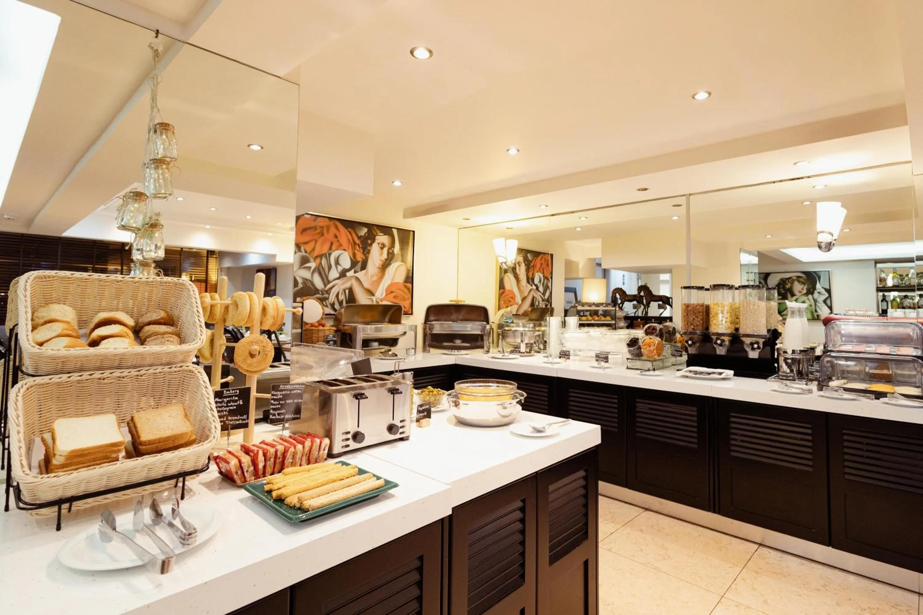 Breakfast in Best Western Plus Embassy Hotel