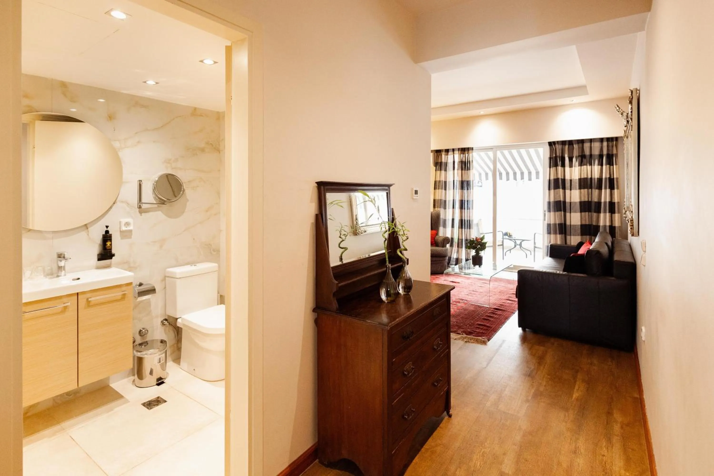 Photo of the whole room in Best Western Plus Embassy Hotel