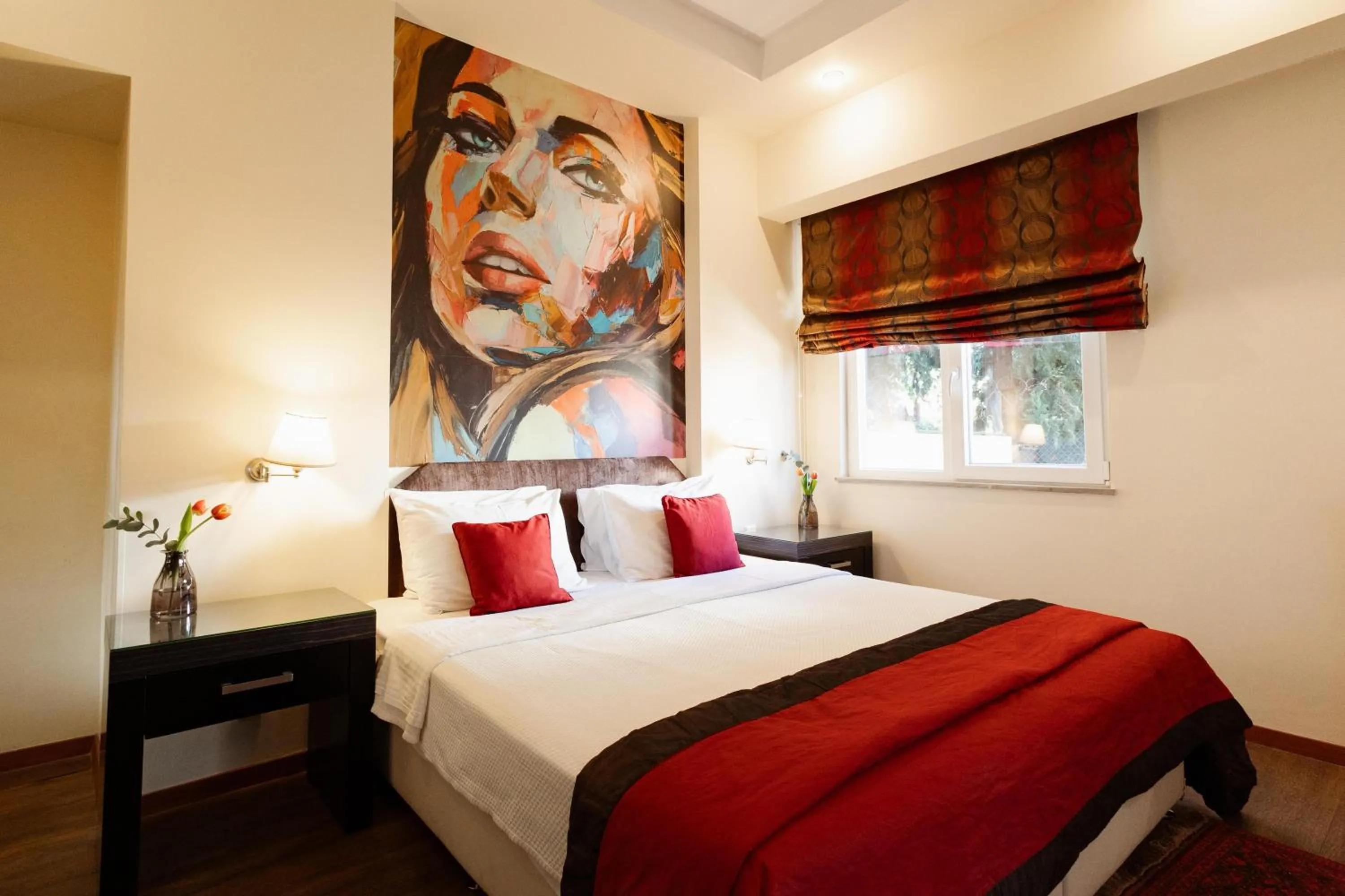 Photo of the whole room, Bed in Best Western Plus Embassy Hotel