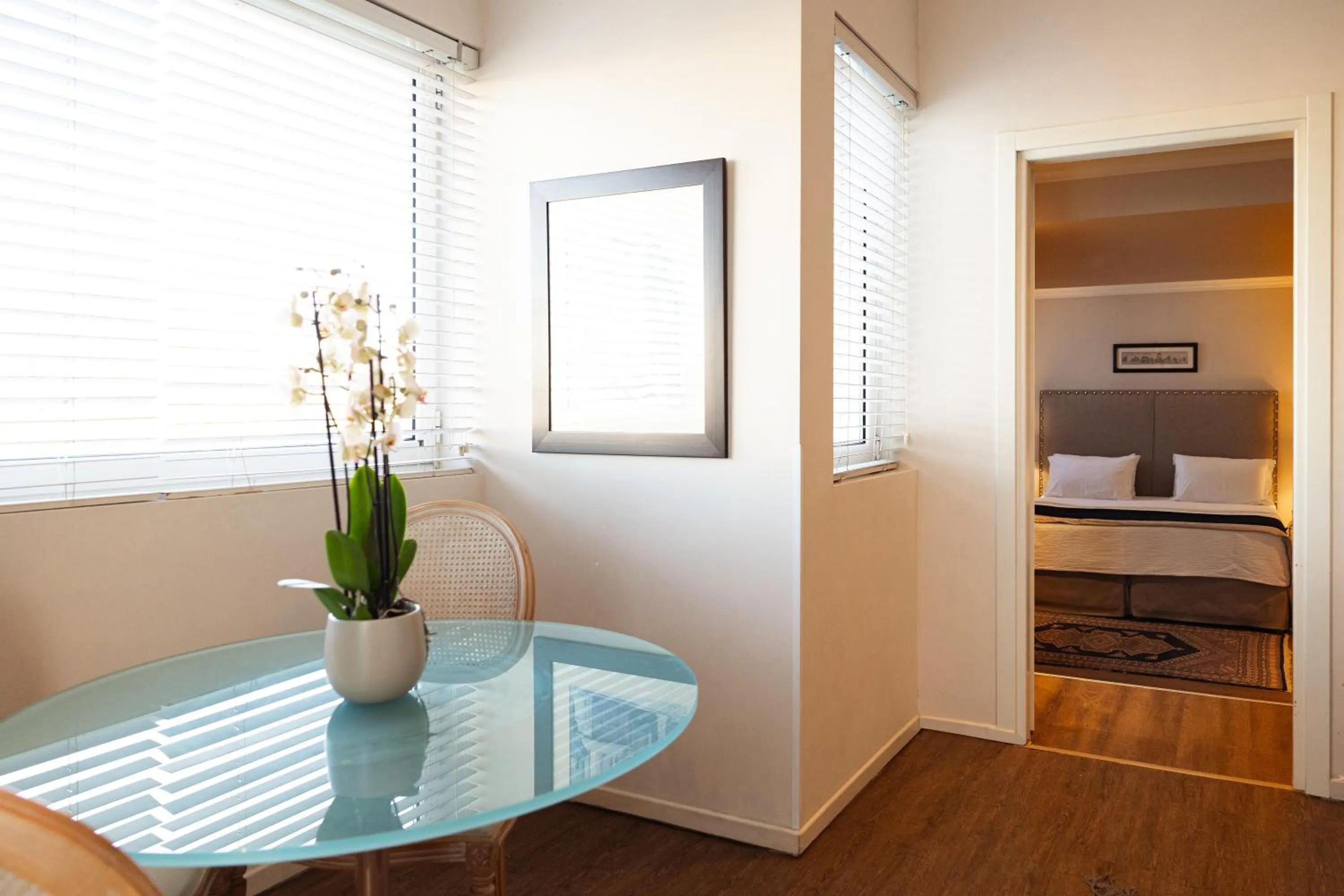 Photo of the whole room, Bed in Best Western Plus Embassy Hotel