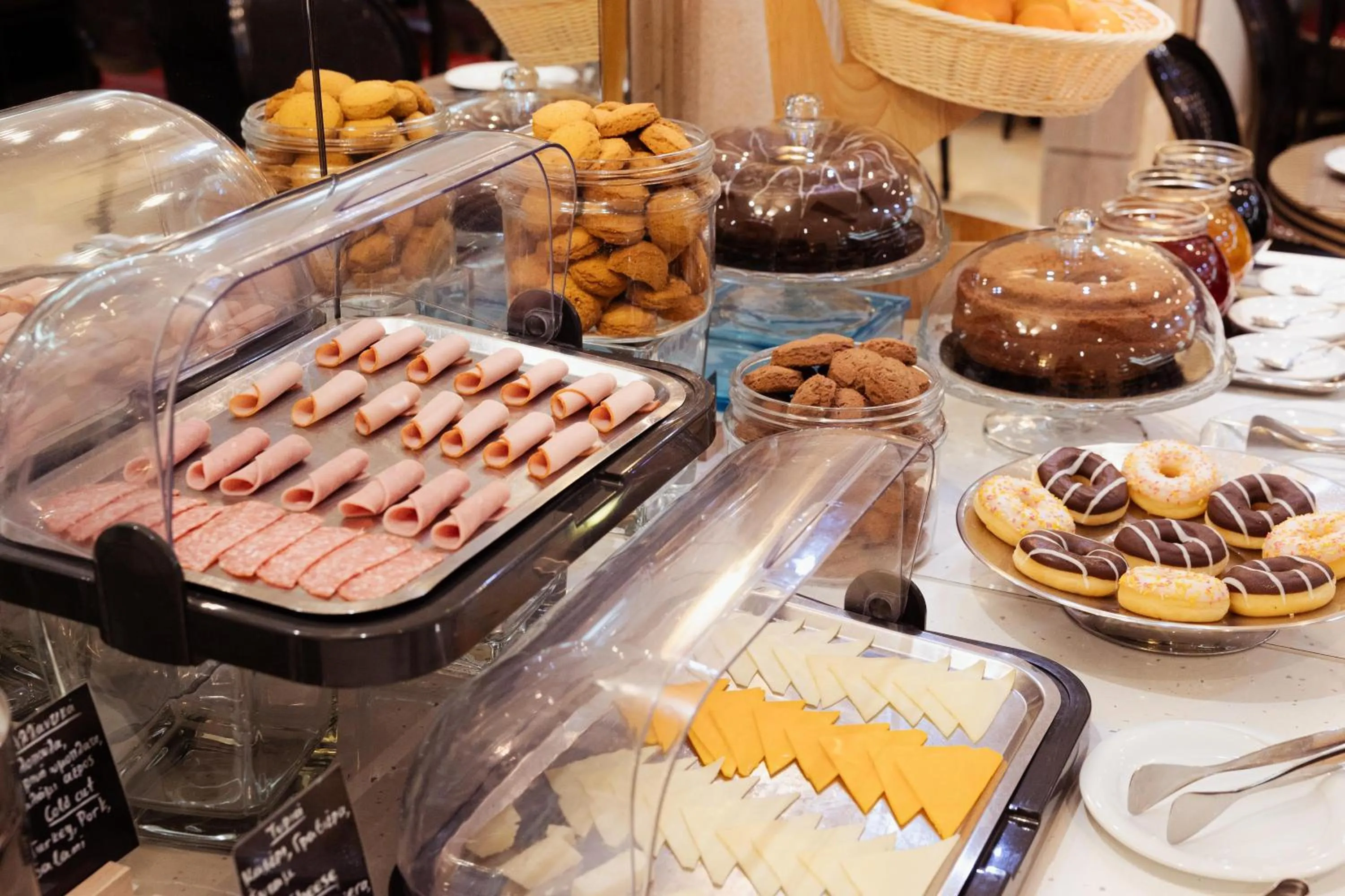 Breakfast in Best Western Plus Embassy Hotel