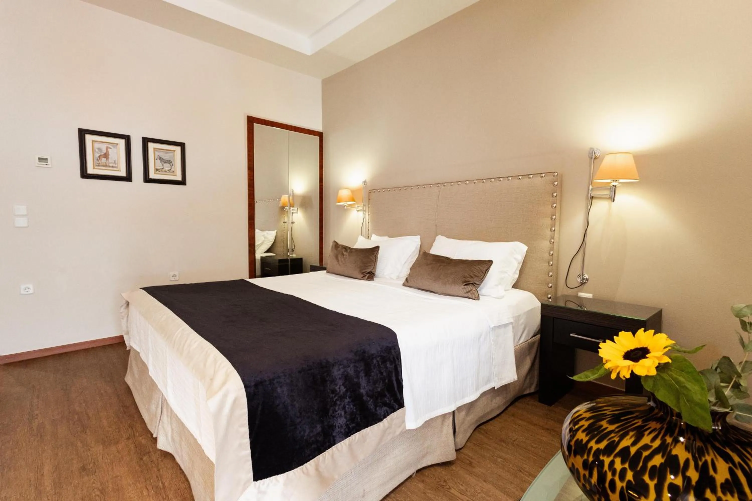 Bedroom, Bed in Best Western Plus Embassy Hotel