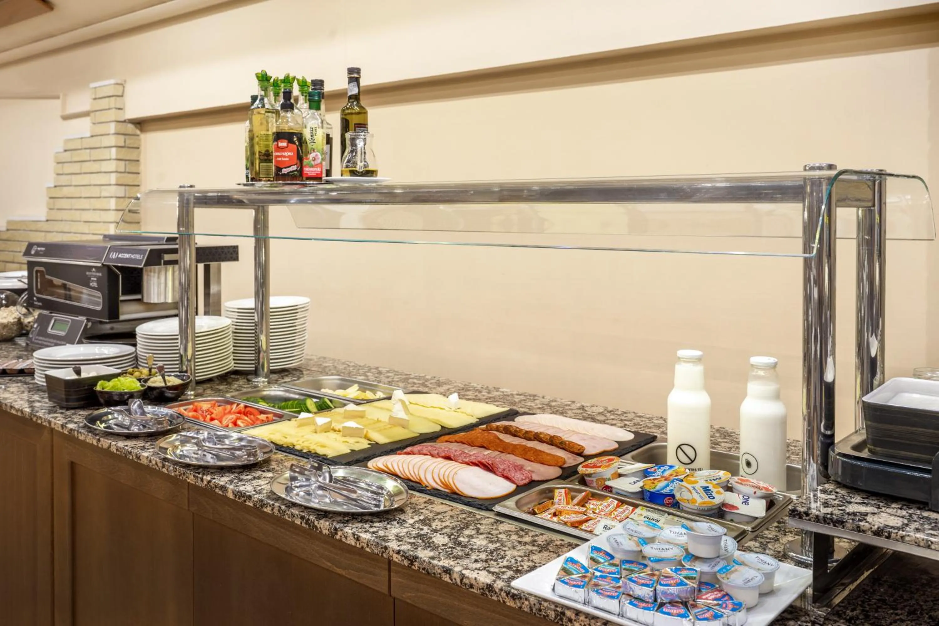 Restaurant/places to eat in Aranyhomok Hotel Business & Relax