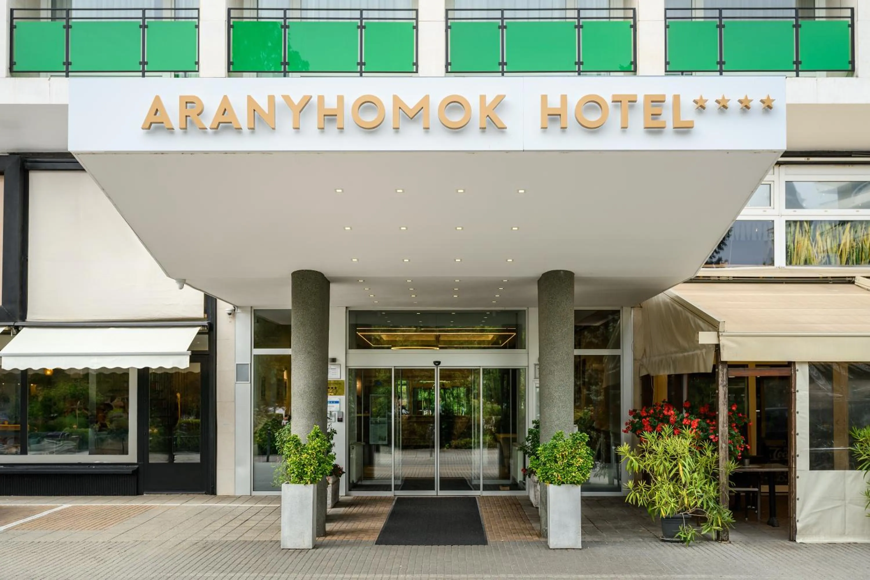 Property building in Aranyhomok Hotel Business & Relax