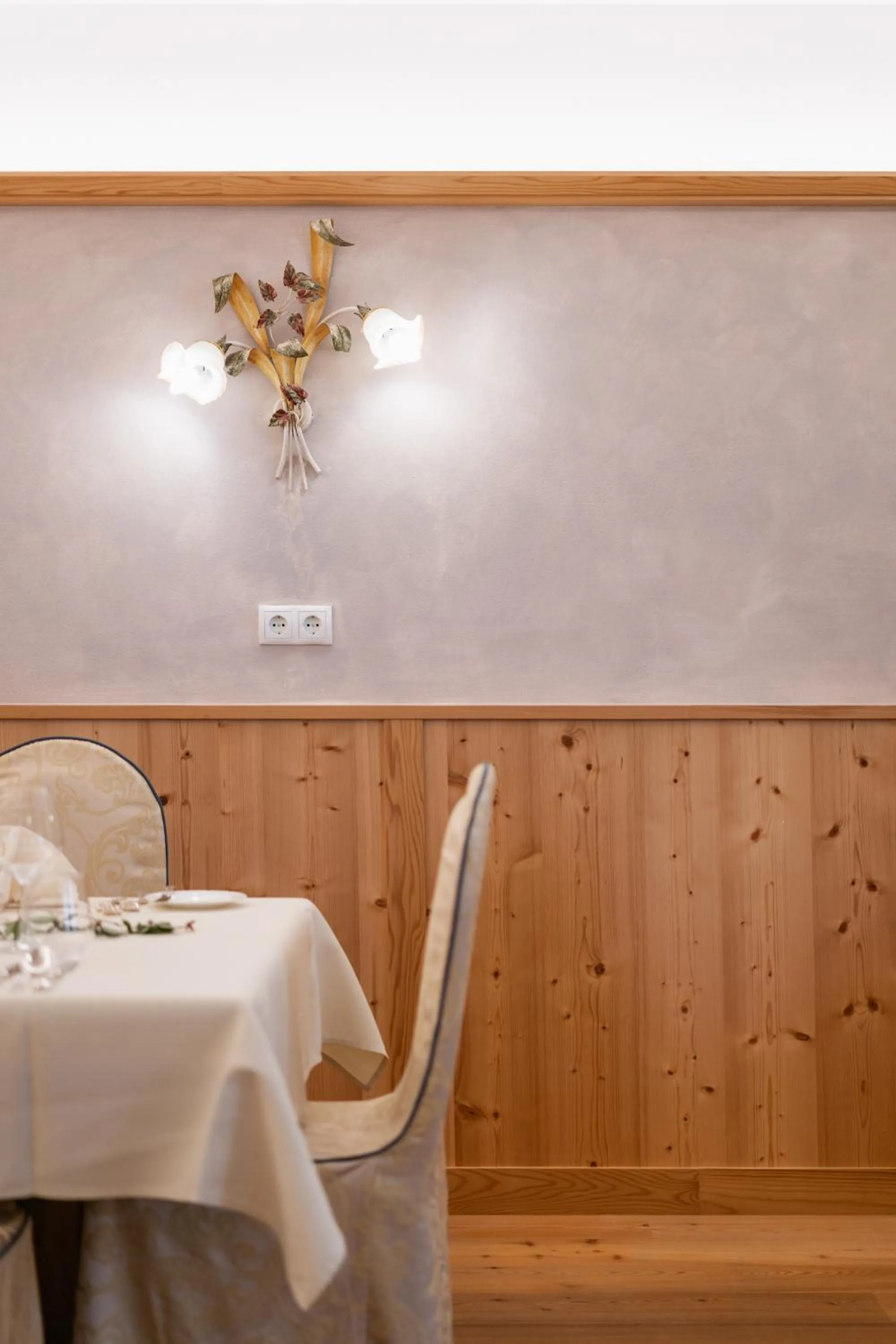 Dining area in Hotel Asterbel