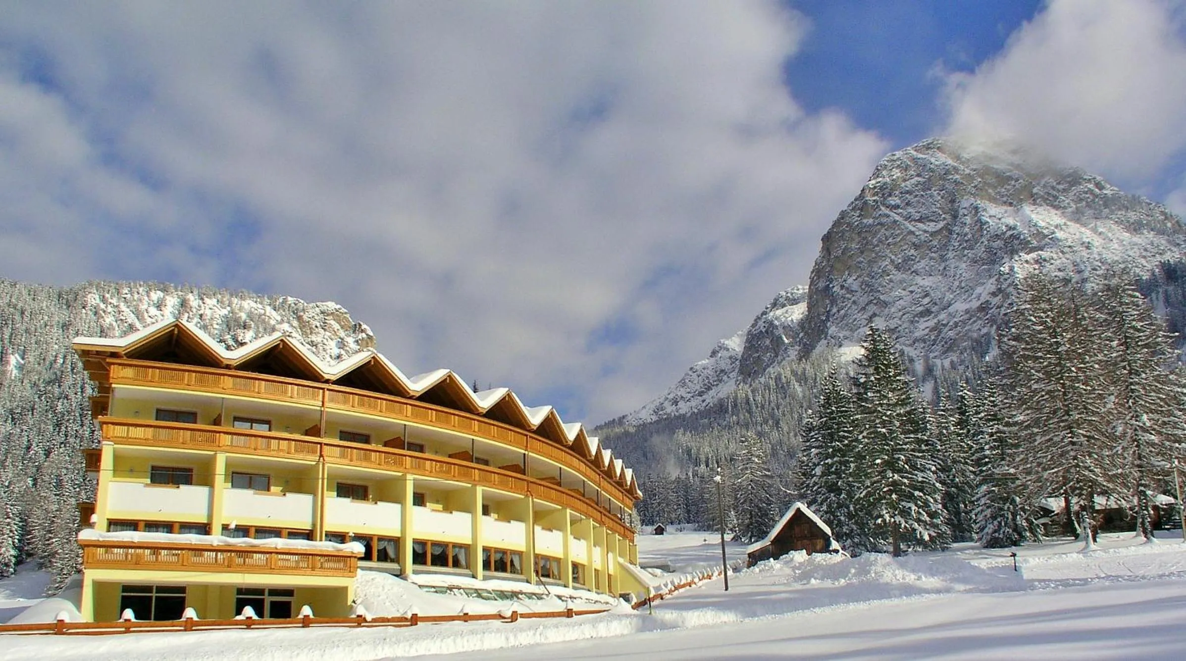 Property building in Hotel Asterbel