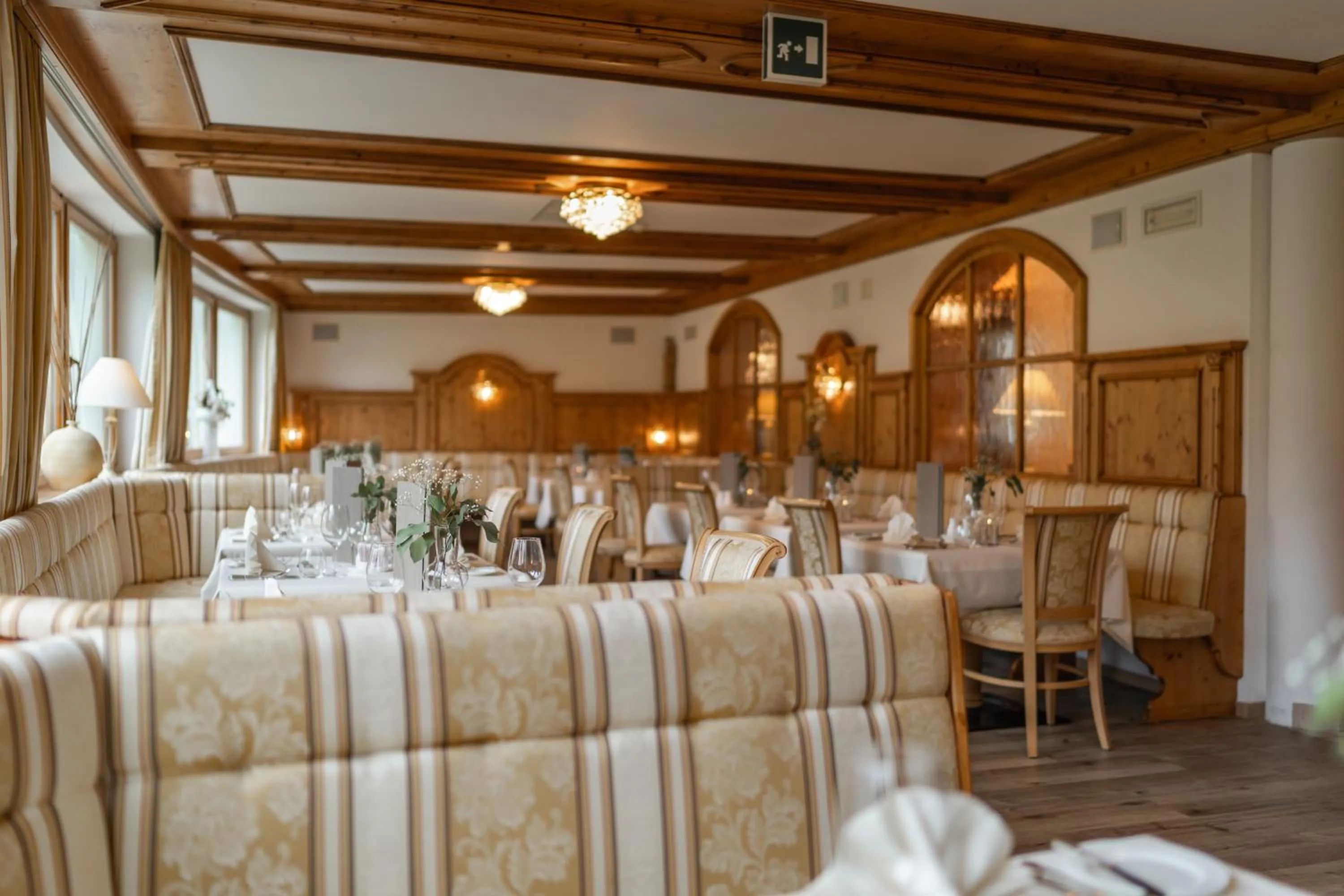 Restaurant/places to eat in Hotel Asterbel