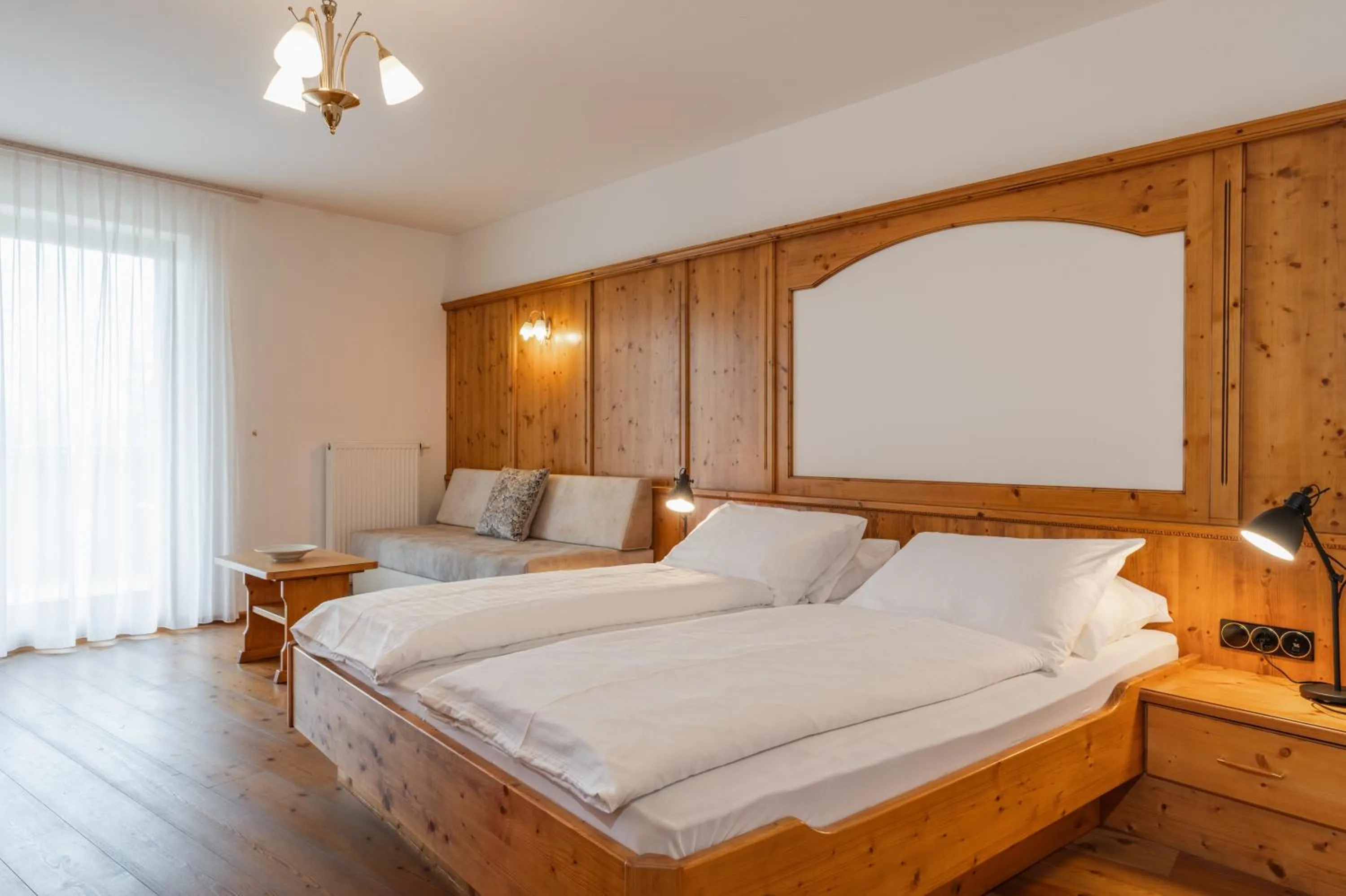 Photo of the whole room, Bed in Hotel Asterbel