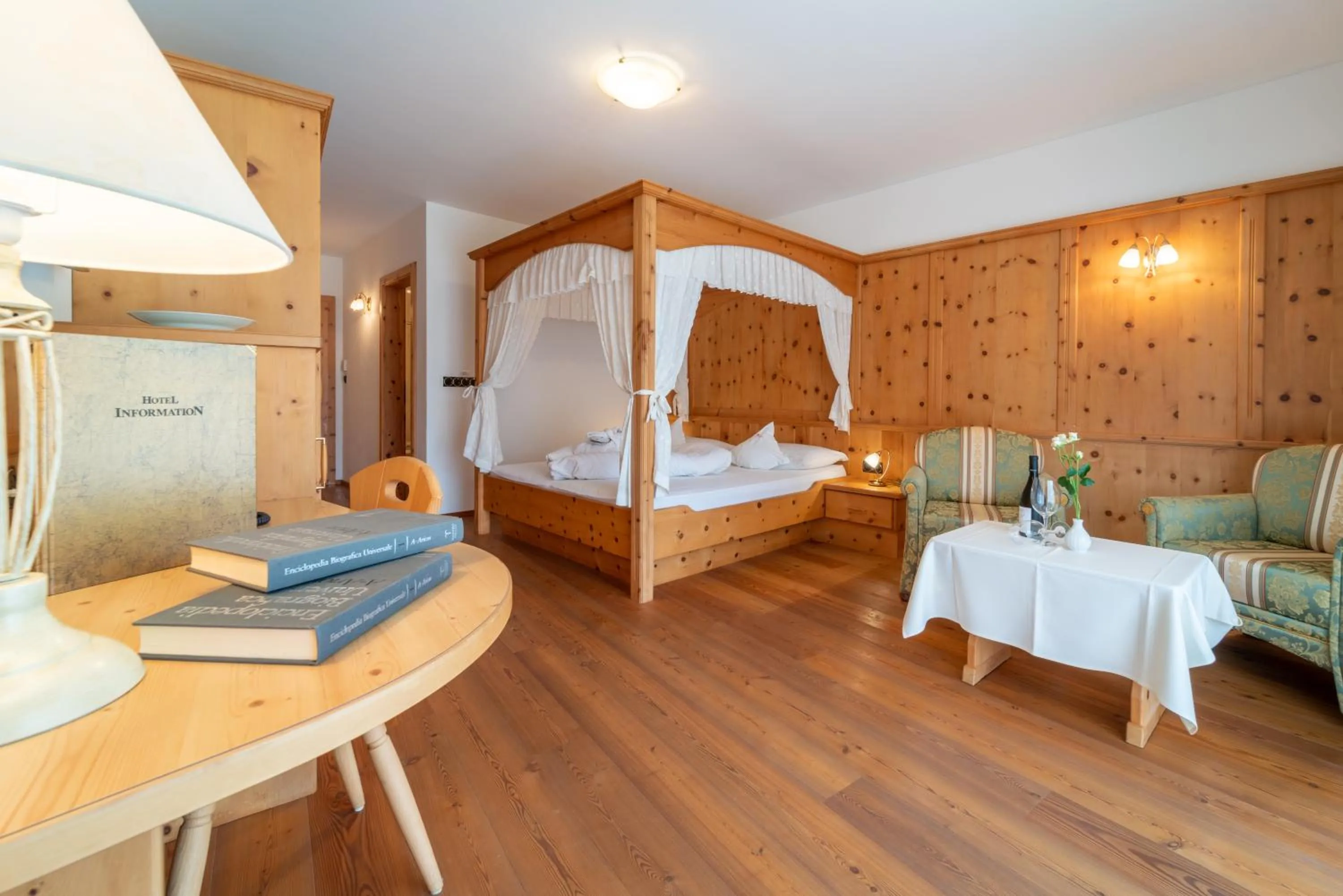 Photo of the whole room, Bed in Hotel Asterbel