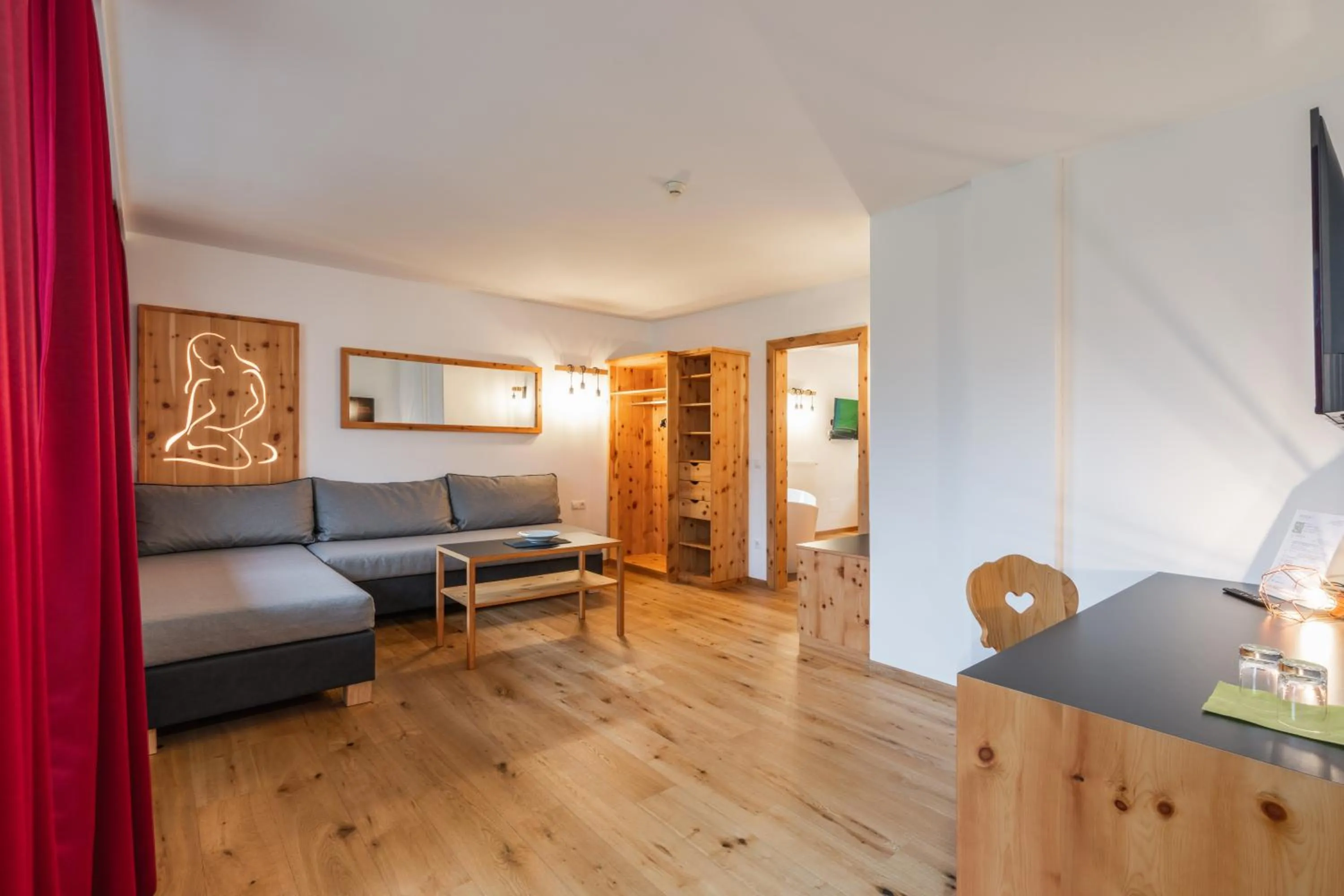 Living room, Bed in Hotel Asterbel