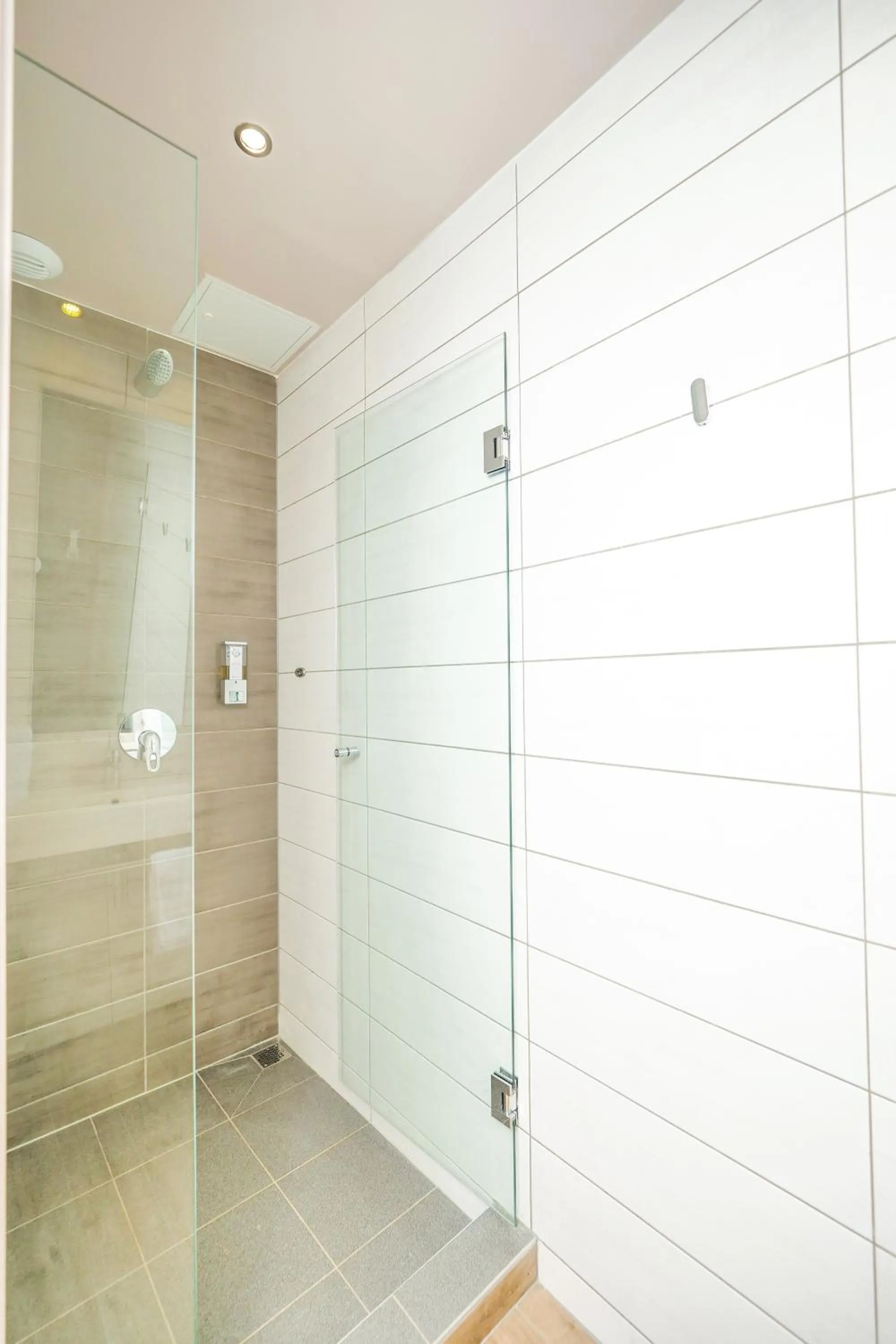 Shower in Gondwana City Green