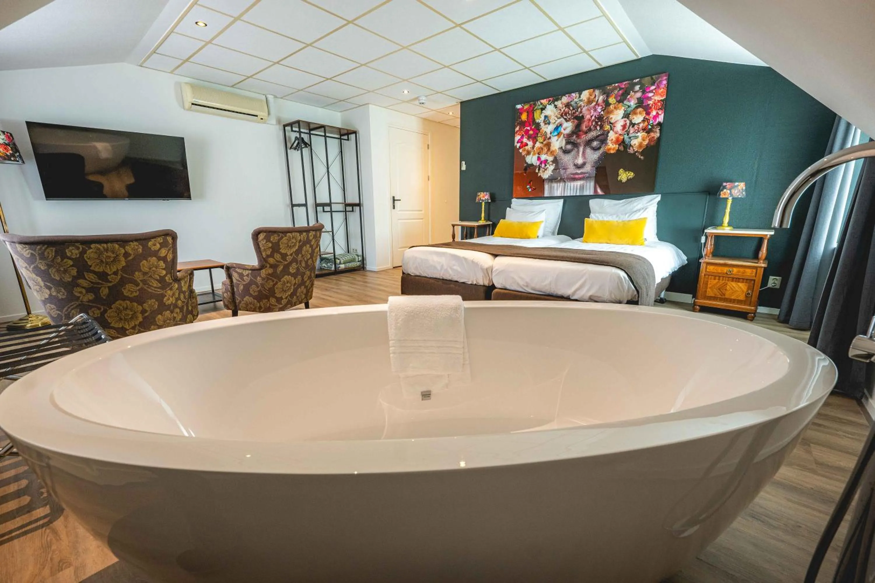 Bed in De Klomp Charme Hotel & Restaurant