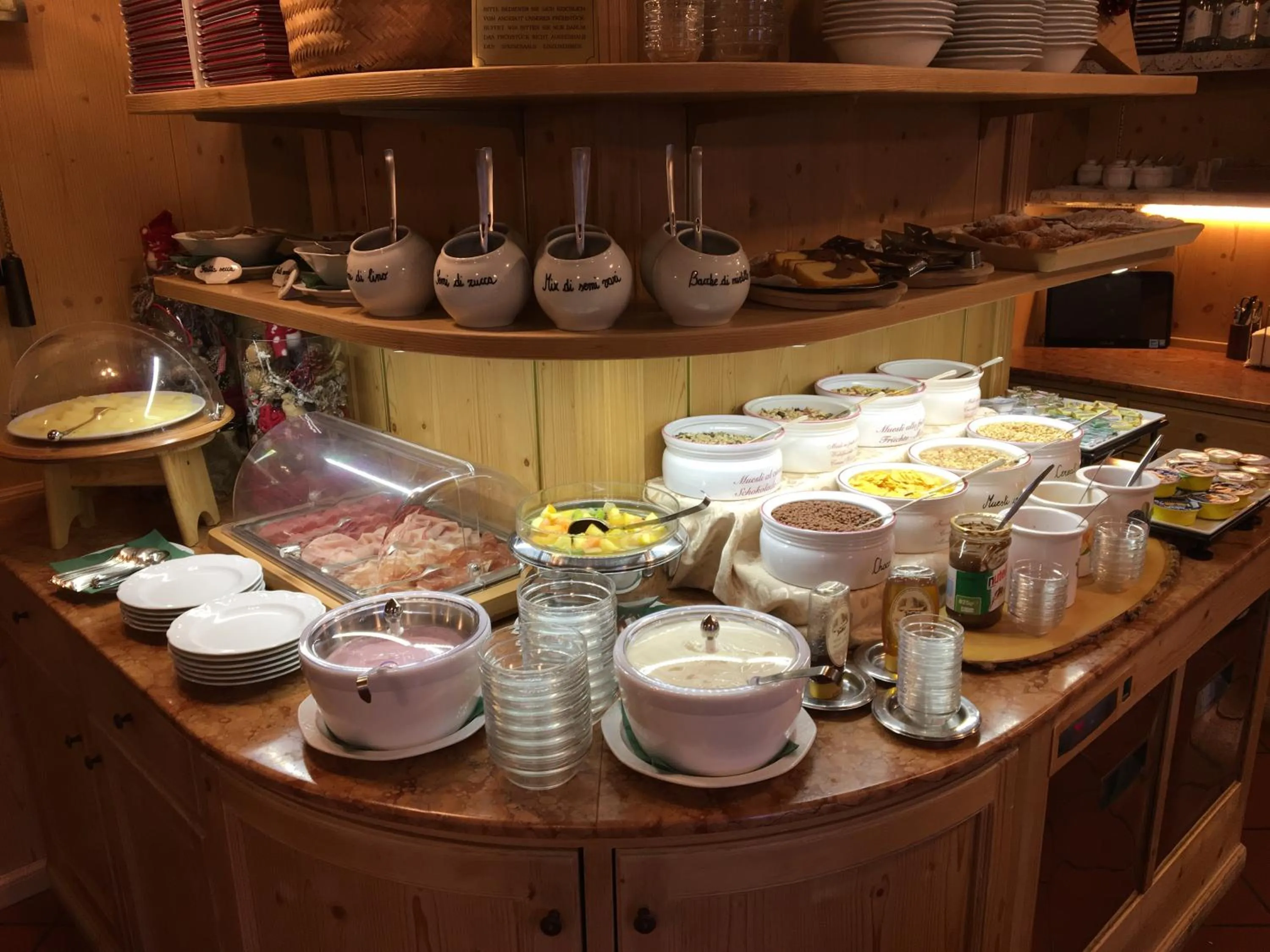 Restaurant/places to eat in Hotel Stella