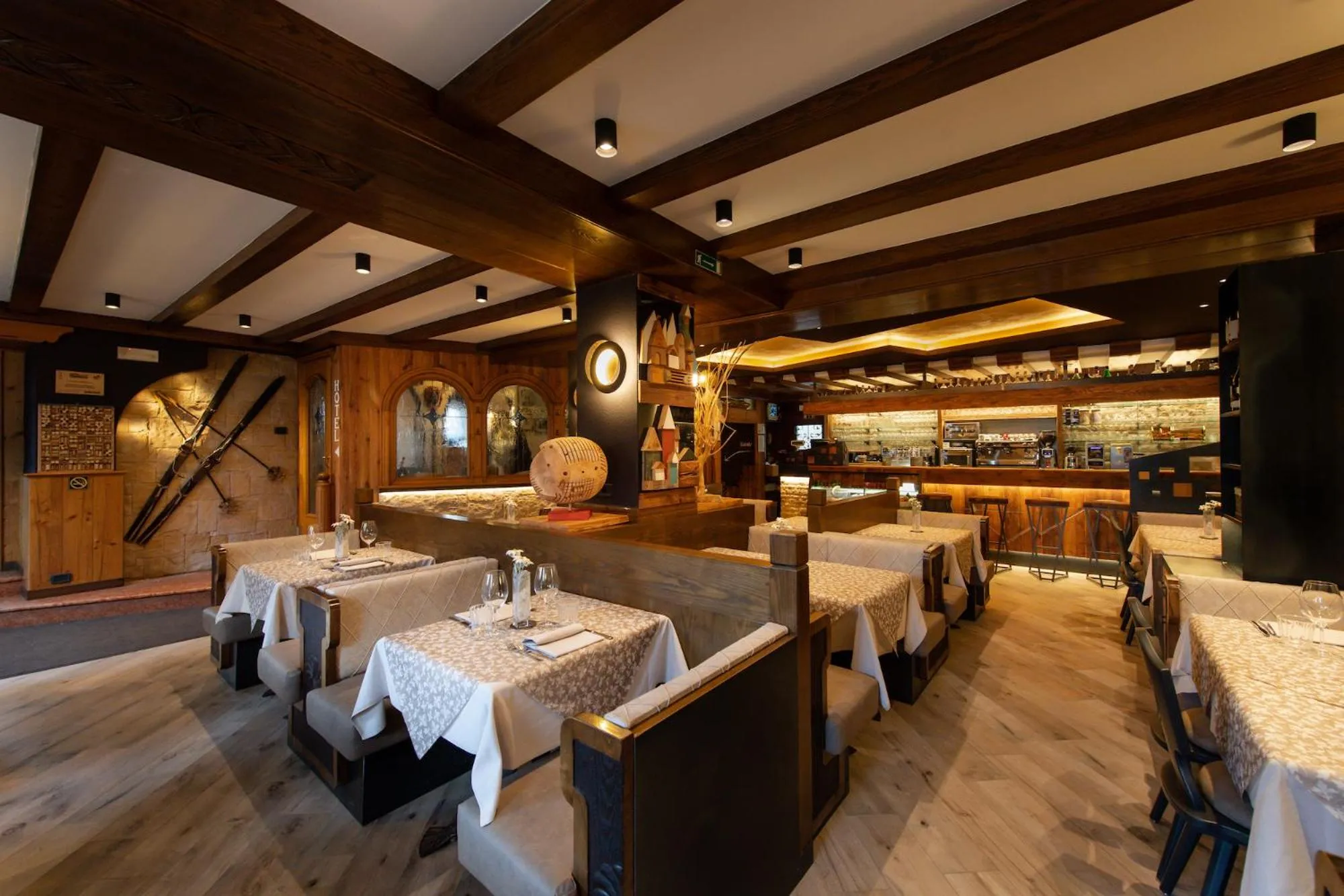 Restaurant/places to eat in Hotel Stella