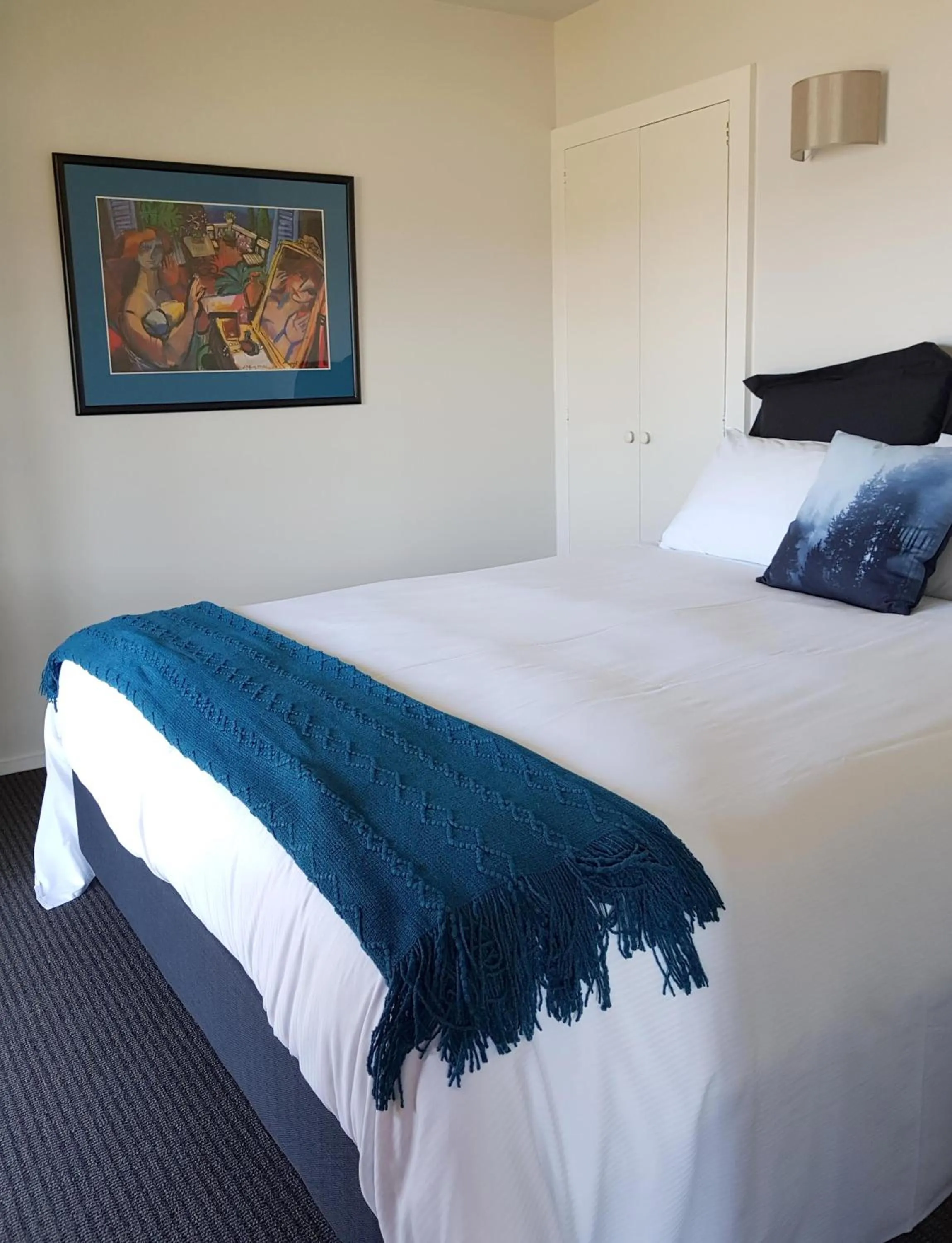 Bed in Duvauchelle Seaside Motel