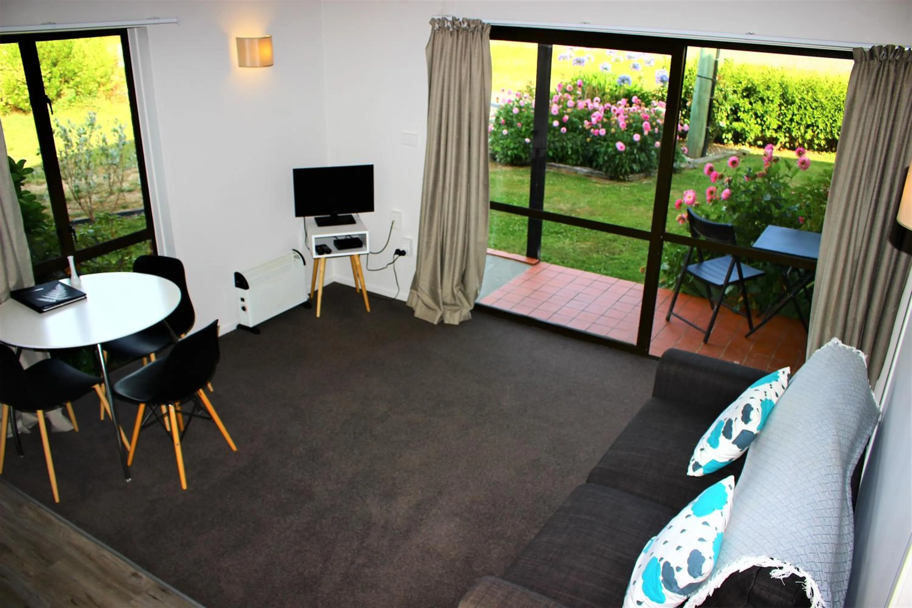 Duvauchelle Seaside Motel