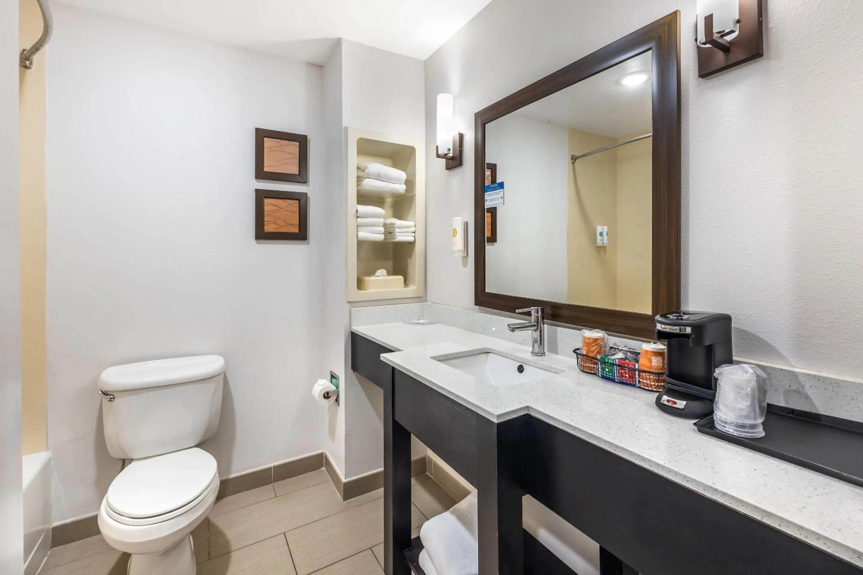 Bedroom in Comfort Inn & Suites Chattanooga West - Lookout Mountain