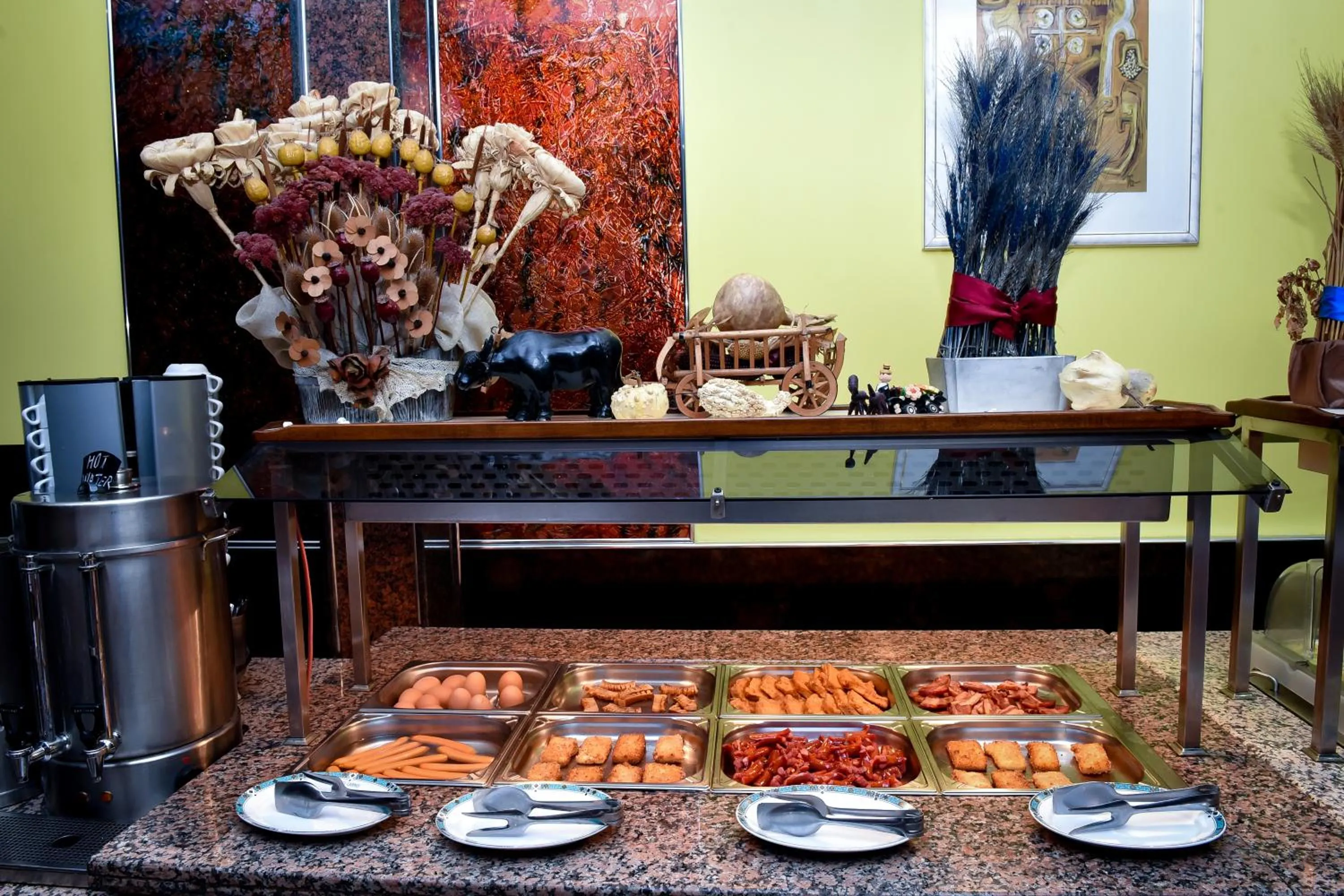 Continental breakfast in Hotel Carpati