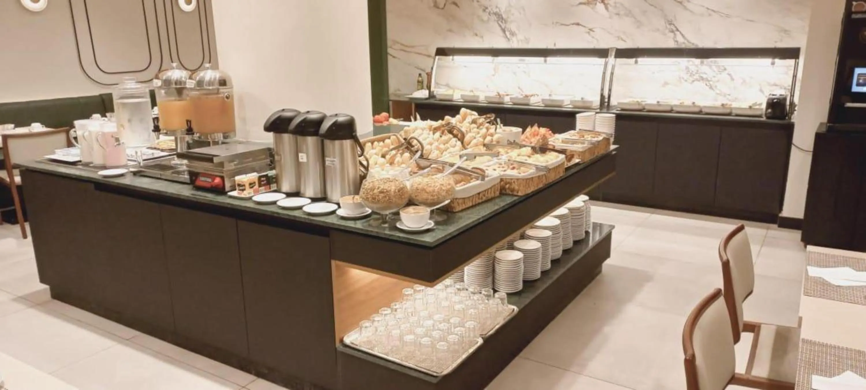 Breakfast in Regency Park Hotel