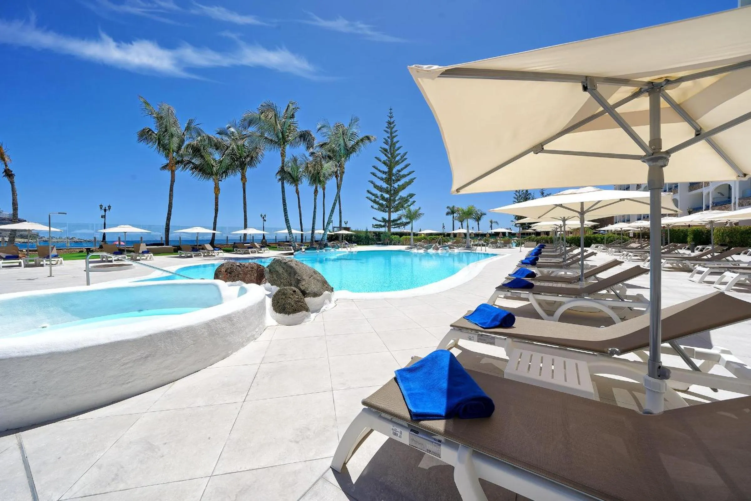 Swimming pool in H10 Costa Mogán - Adults Only