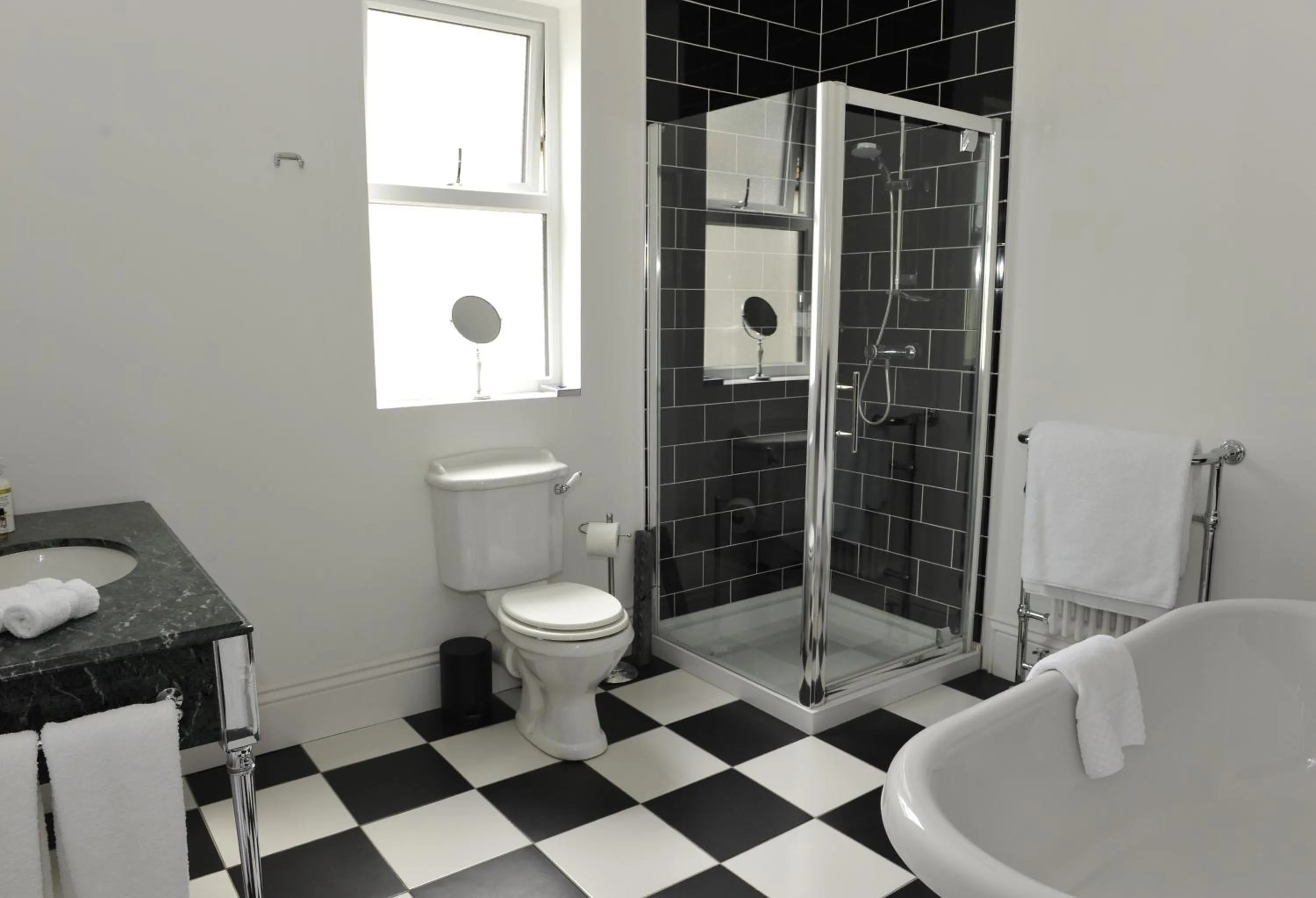 Bathroom in Suenos Guesthouse