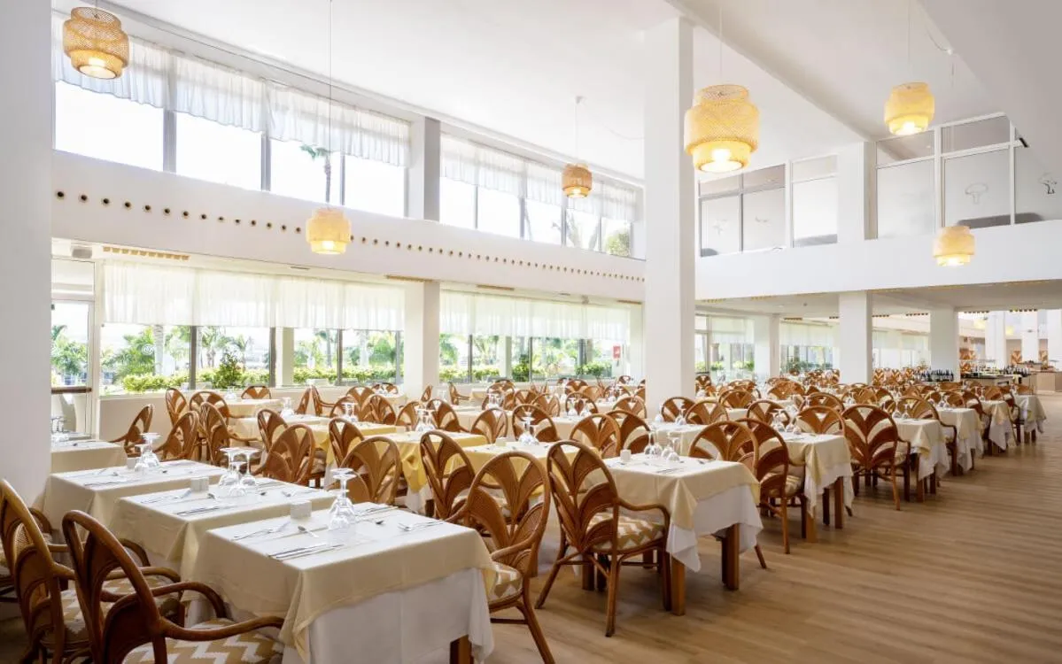 Restaurant/places to eat in Club Hotel Drago Park