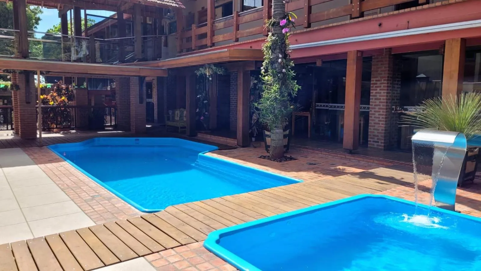 Swimming pool in Pousada Sonho Meu Foz