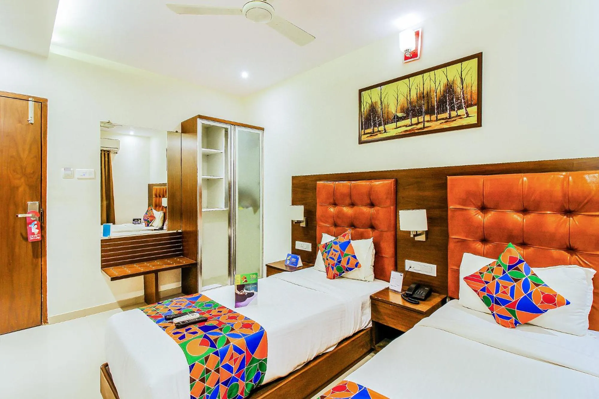 Bedroom, Bed in Via Empire Suite