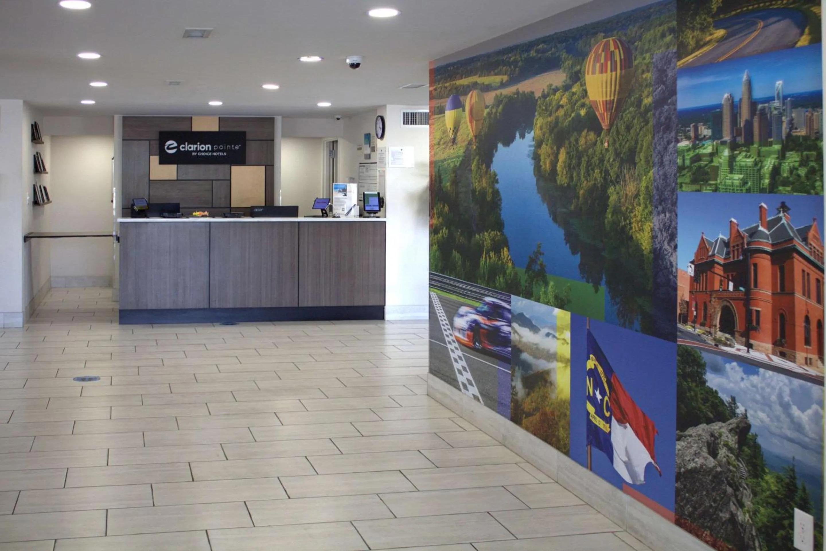 Lobby or reception in Clarion Pointe Statesville