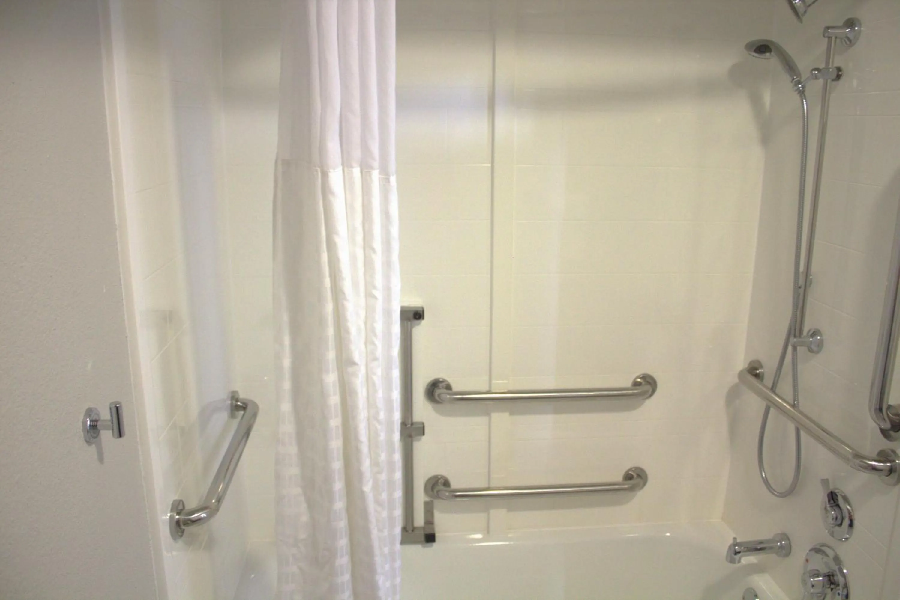 Bathroom in Clarion Pointe Statesville