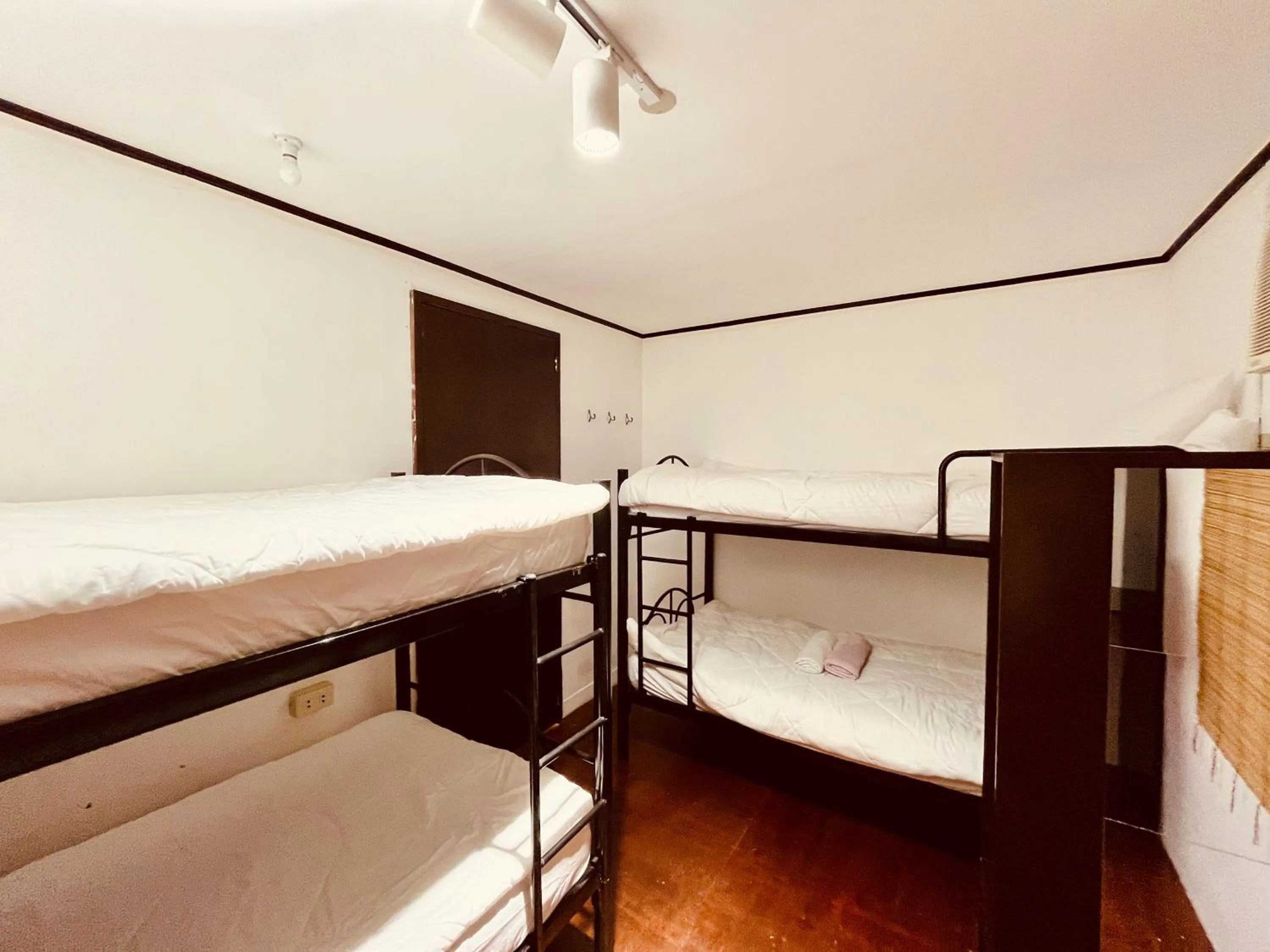 Bed in Villa Milagros Dive Inn Anilao