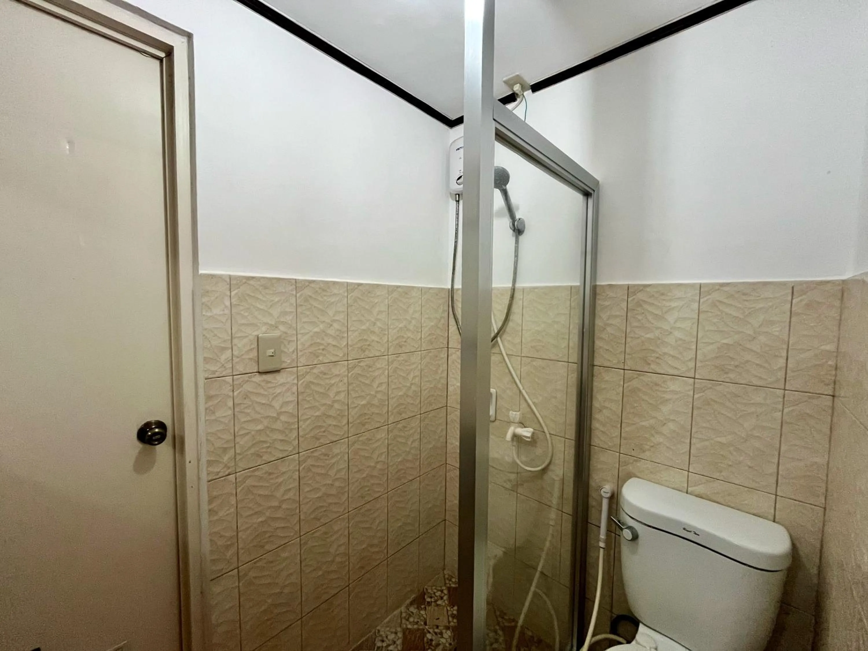 Shower in Villa Milagros Dive Inn Anilao