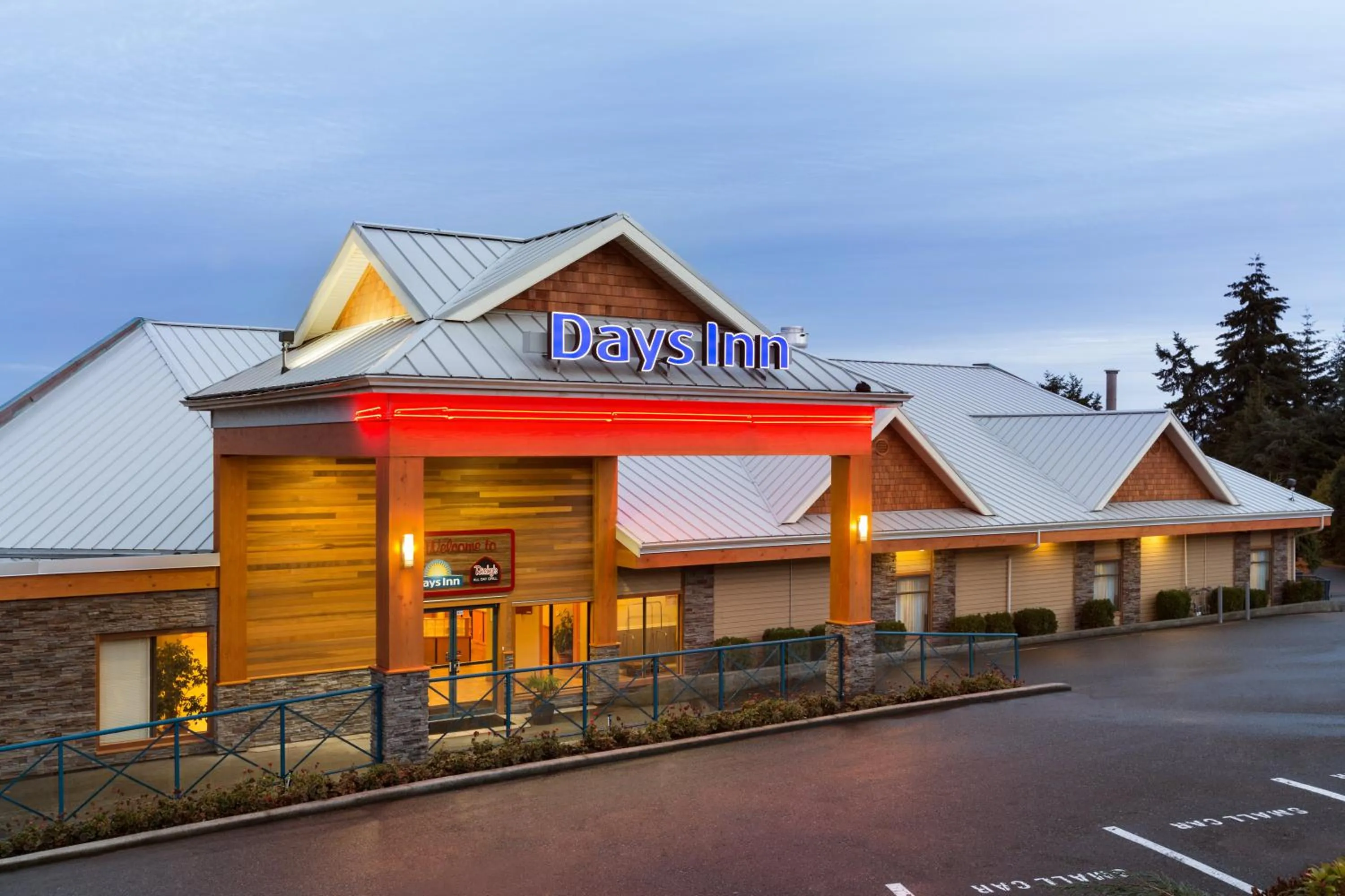 Property building in Days Inn by Wyndham Nanaimo