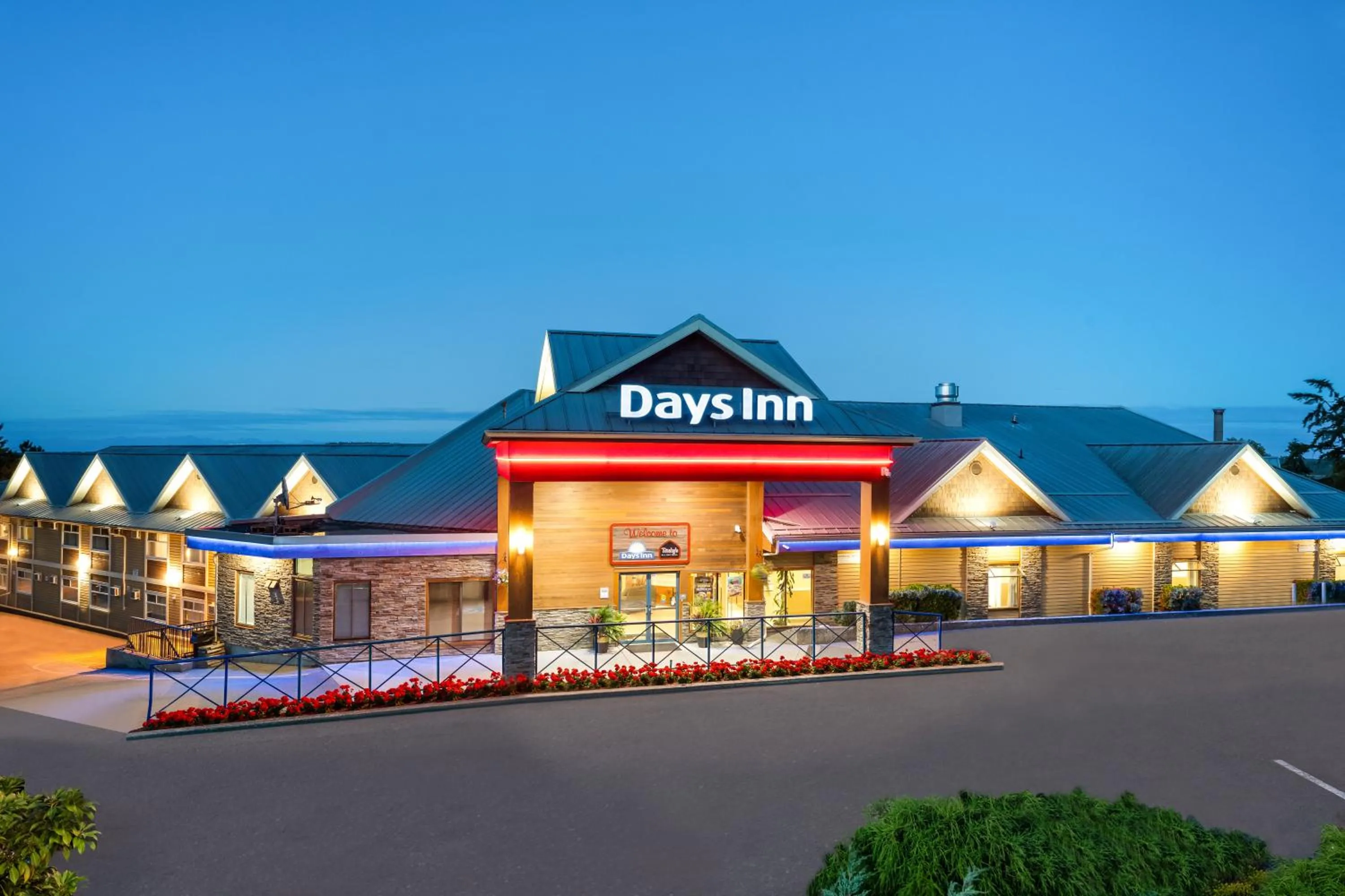 Property building in Days Inn by Wyndham Nanaimo