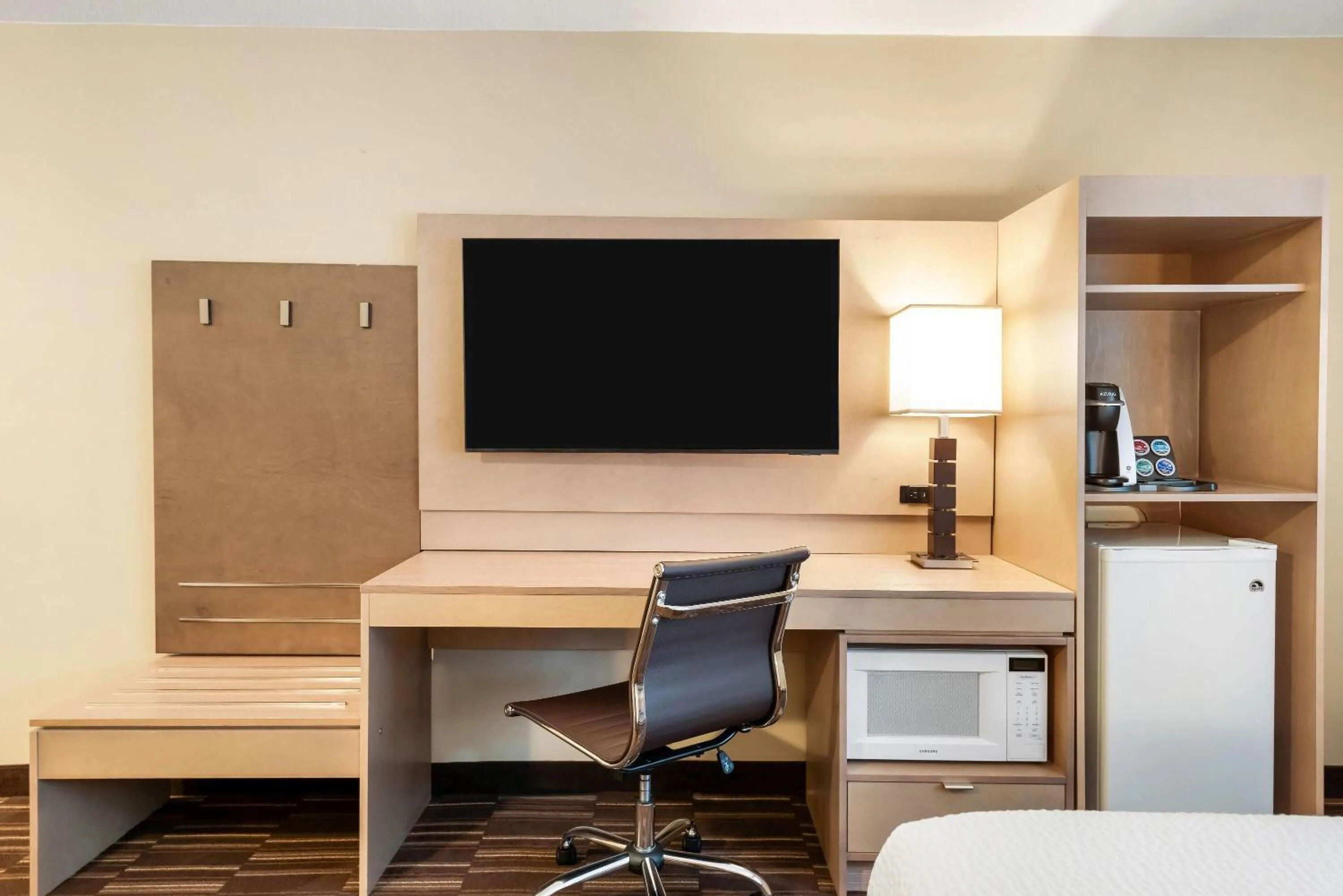 Bed in Days Inn by Wyndham Nanaimo