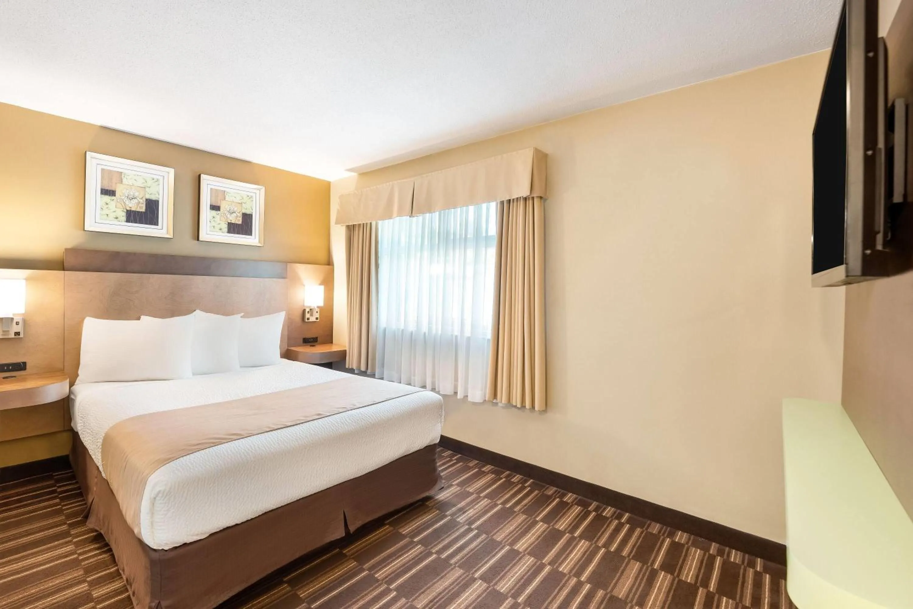 Bed in Days Inn by Wyndham Nanaimo