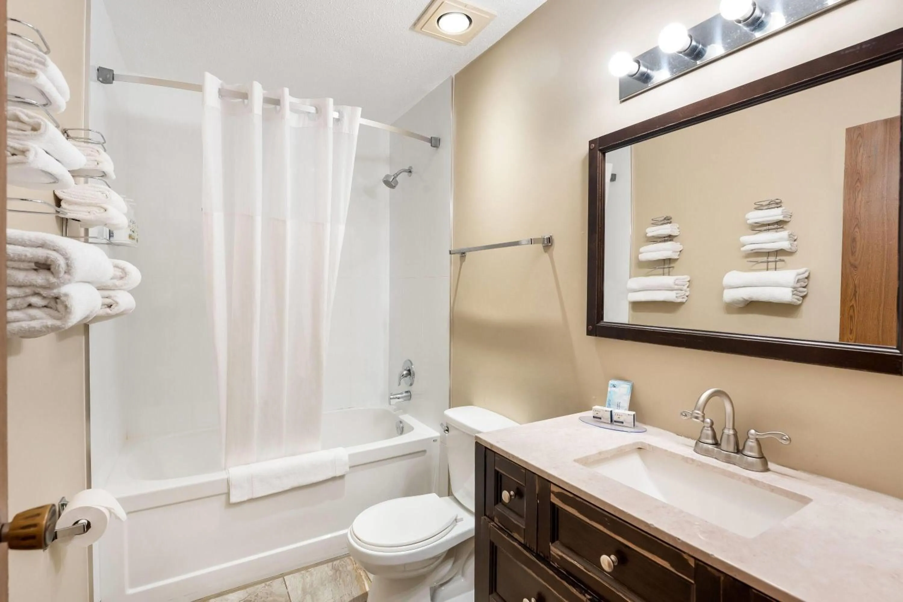 Bathroom in Days Inn by Wyndham Nanaimo