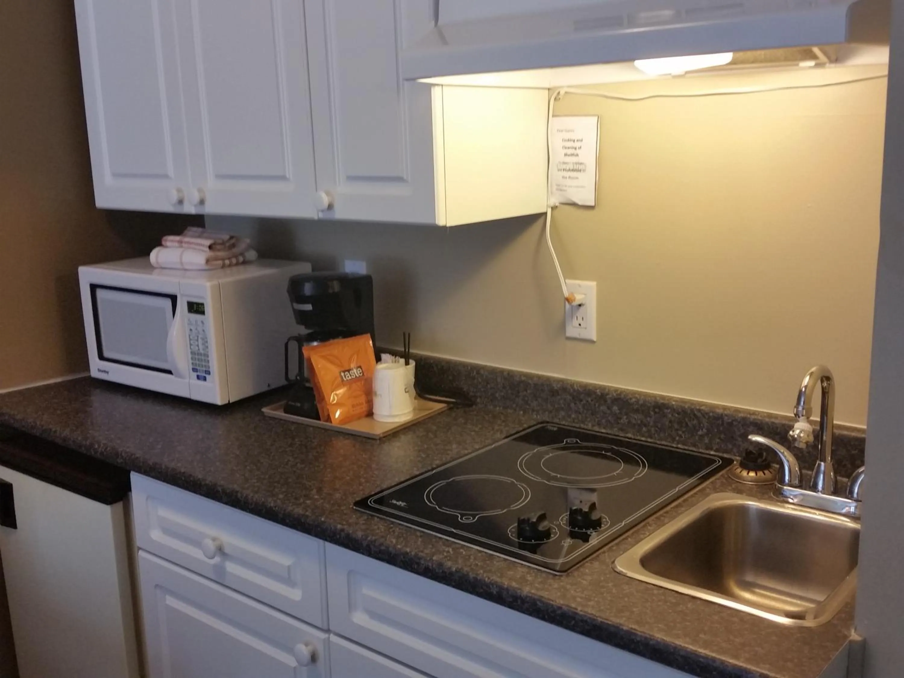 Kitchen or kitchenette in Days Inn by Wyndham Nanaimo